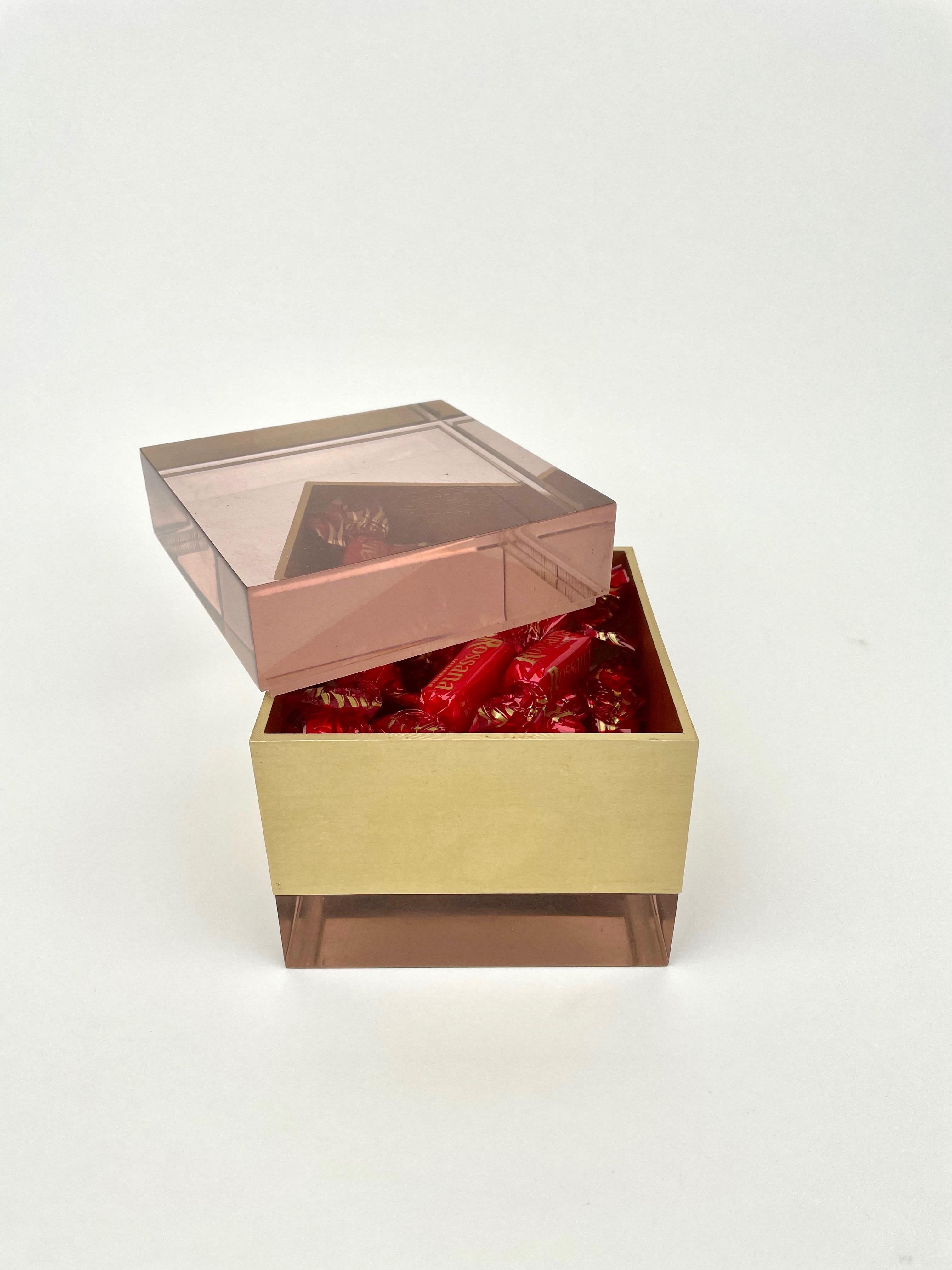 Alessandro Albrizzi Cube Box in Purple Lucite and Gold Metal, Italy, 1970s For Sale 4