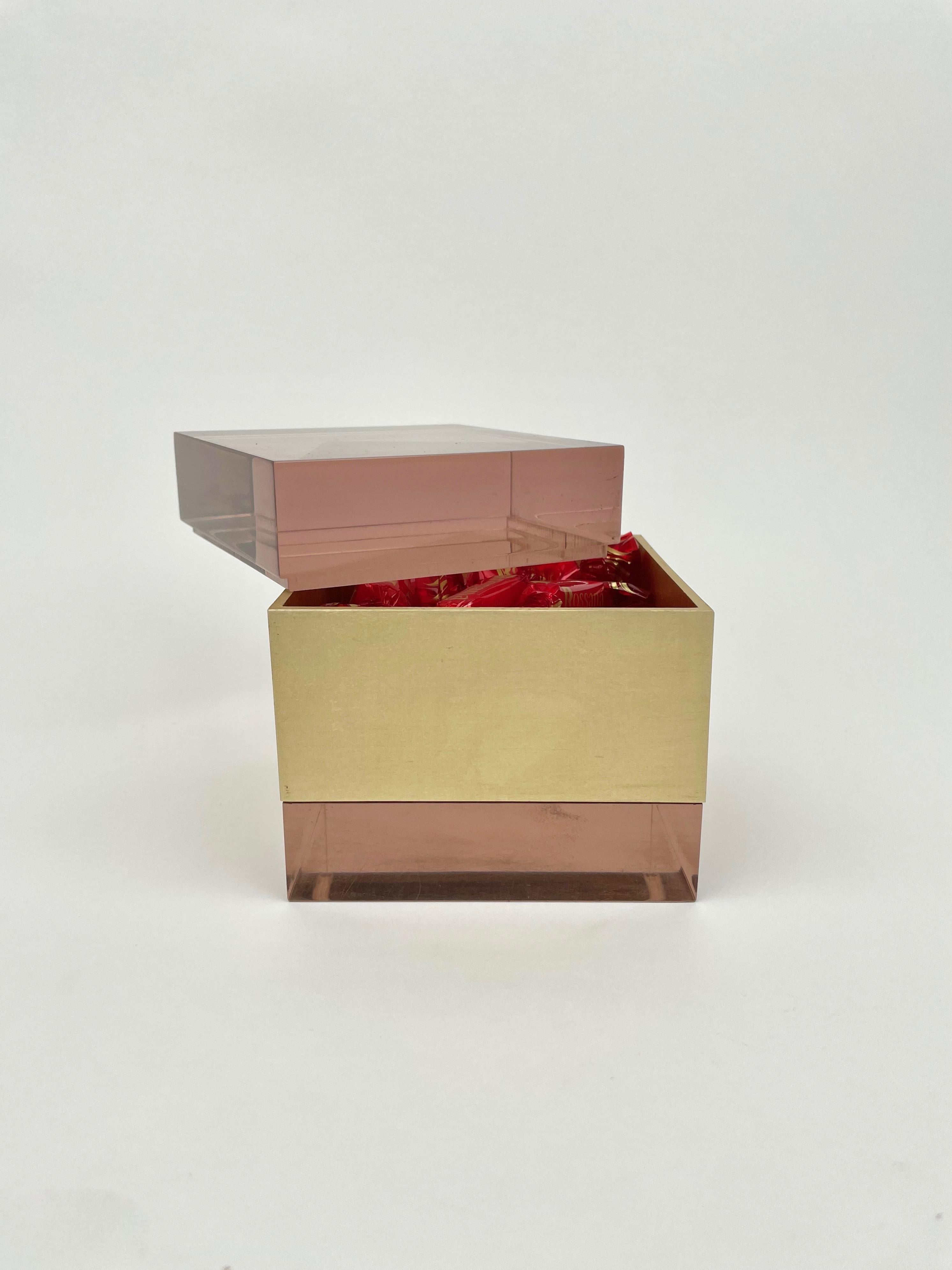 Alessandro Albrizzi Cube Box in Purple Lucite and Gold Metal, Italy, 1970s For Sale 5