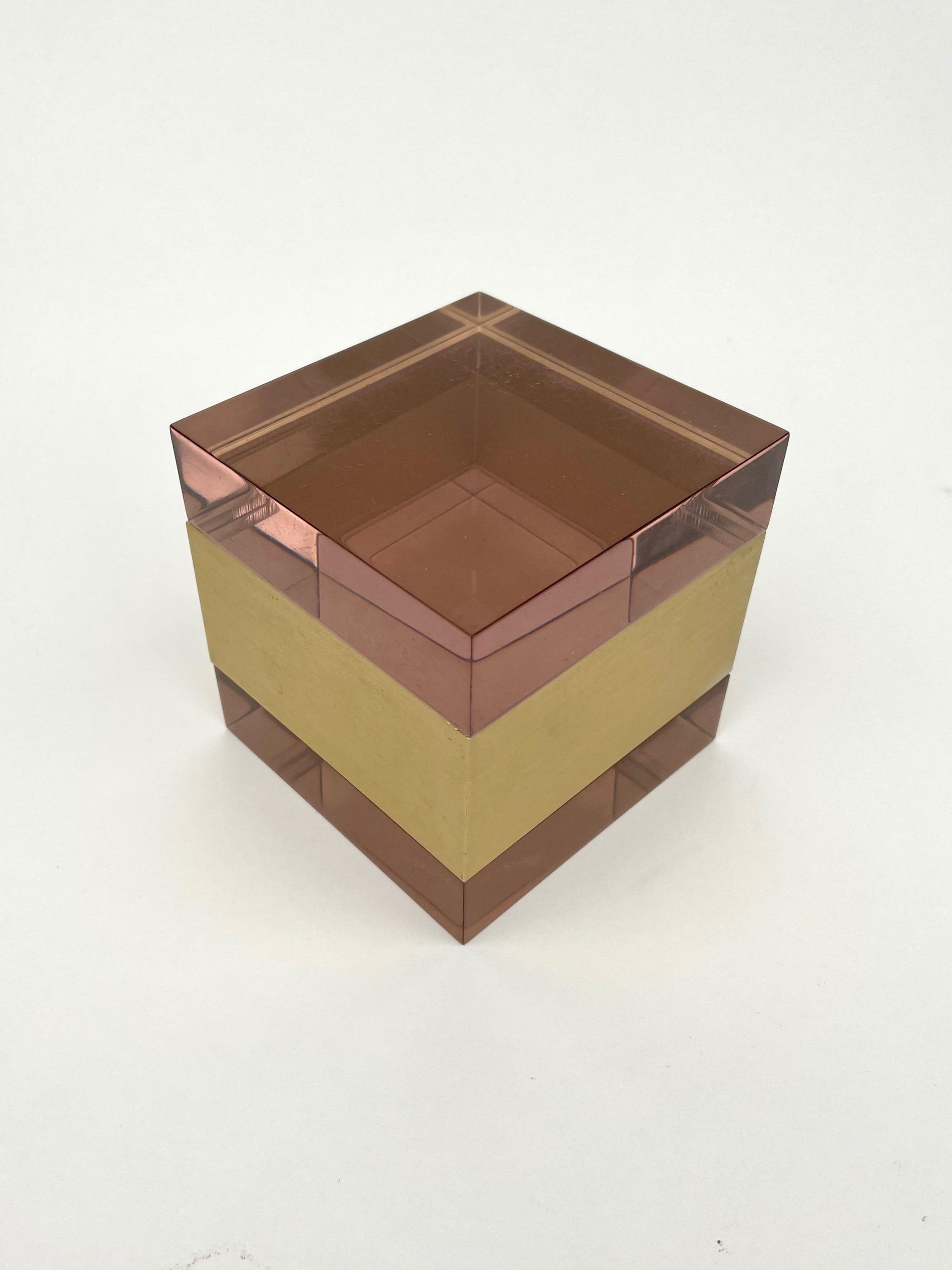 This auction is for a purple cube Lucite box with gold color metal in the centre by Italian Designer Alessandro Albrizzi. Overall the piece is beautiful with a wonderful color scheme and an elegance that is hard to come by these days.