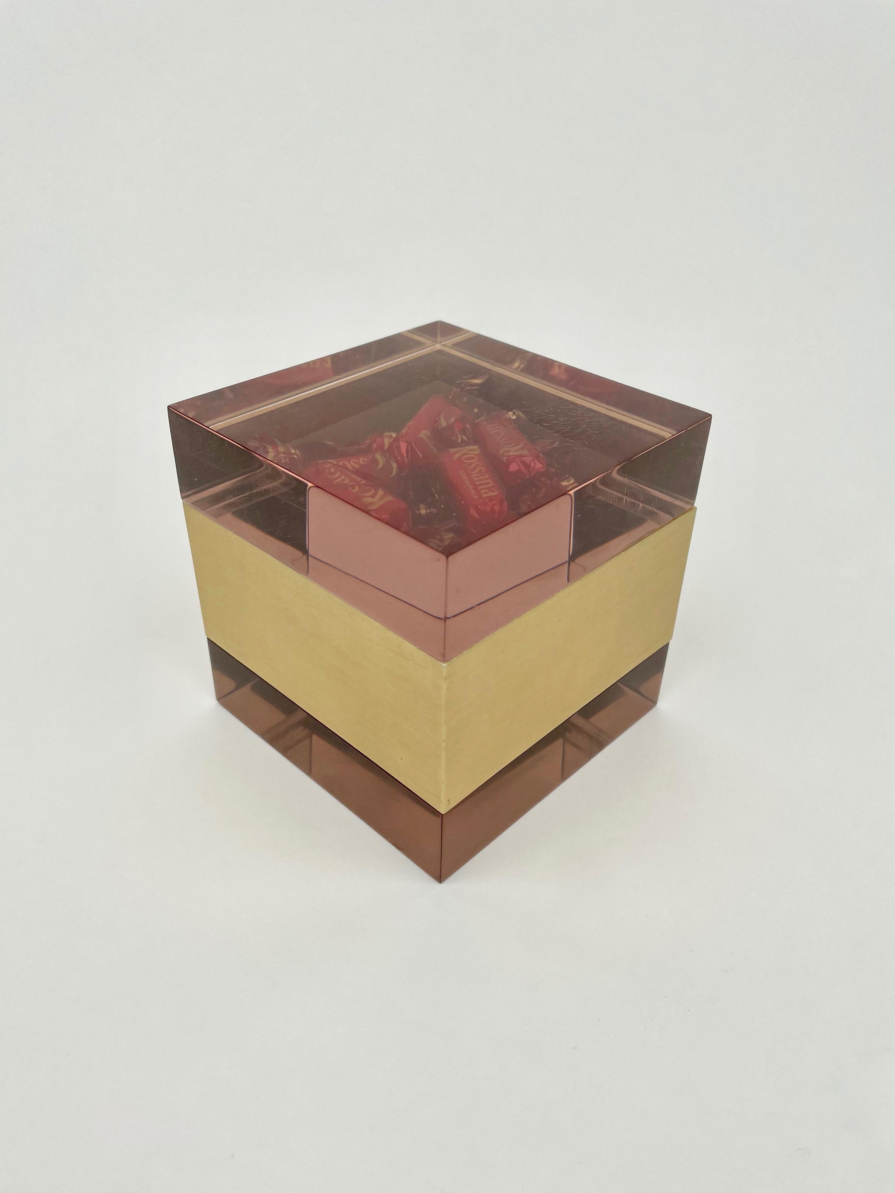Alessandro Albrizzi Cube Box in Purple Lucite and Gold Metal, Italy, 1970s For Sale 1