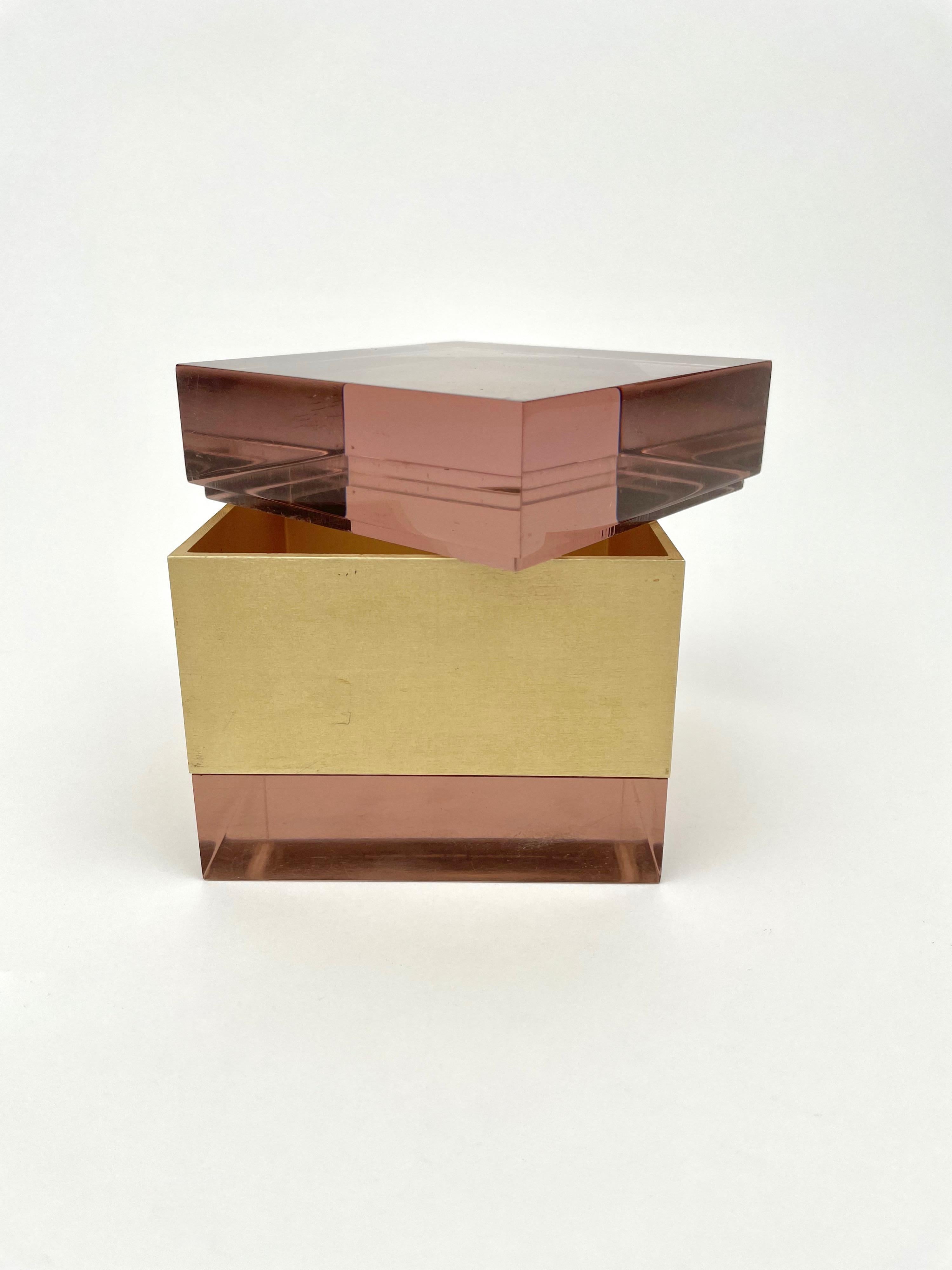 Alessandro Albrizzi Cube Box in Purple Lucite and Gold Metal, Italy, 1970s For Sale 3