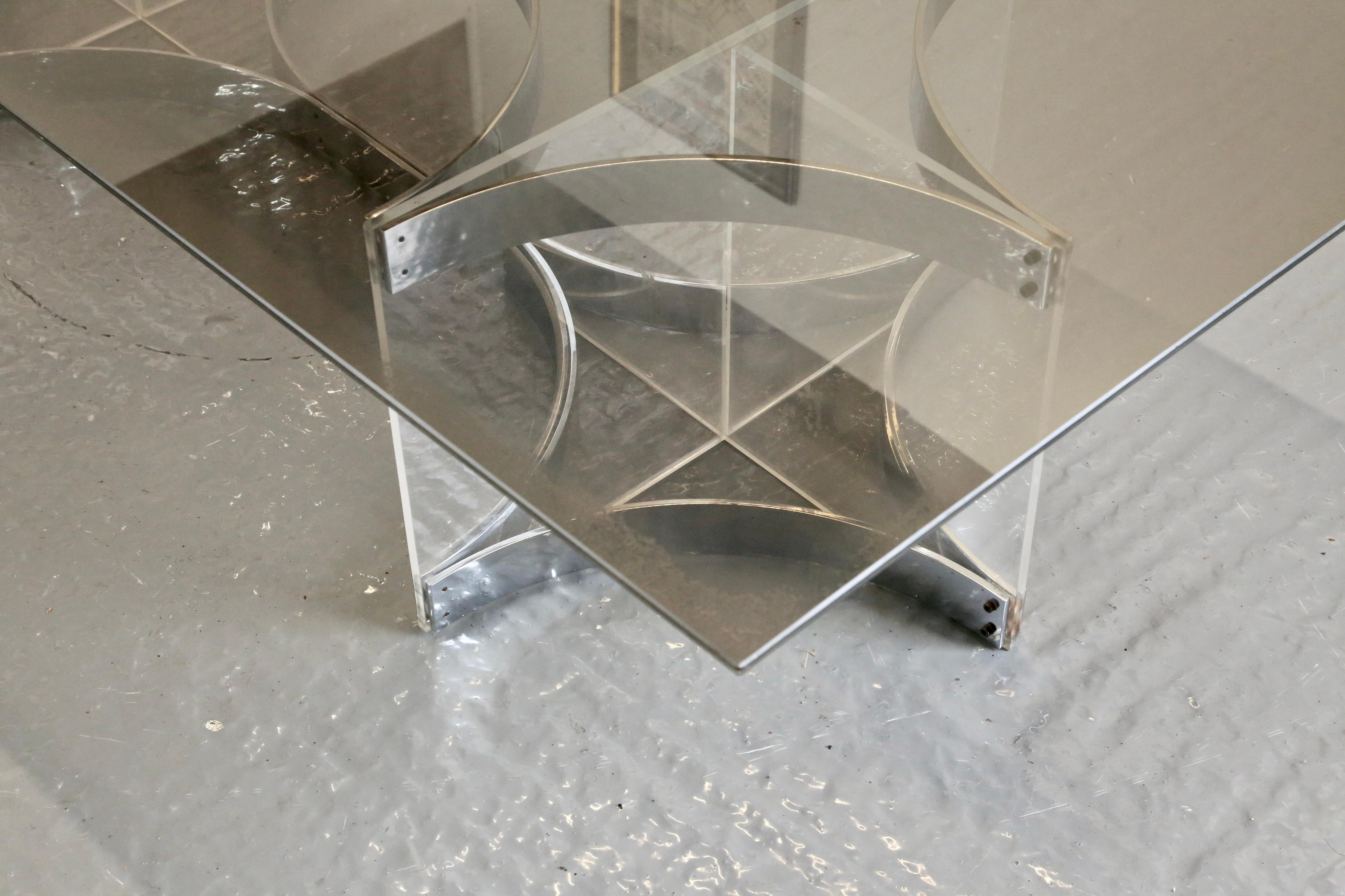 Fin du 20e siècle Table basse du milieu du siècle dernier d'Alessandro Albrizzi, en acier chromé et lucite en vente