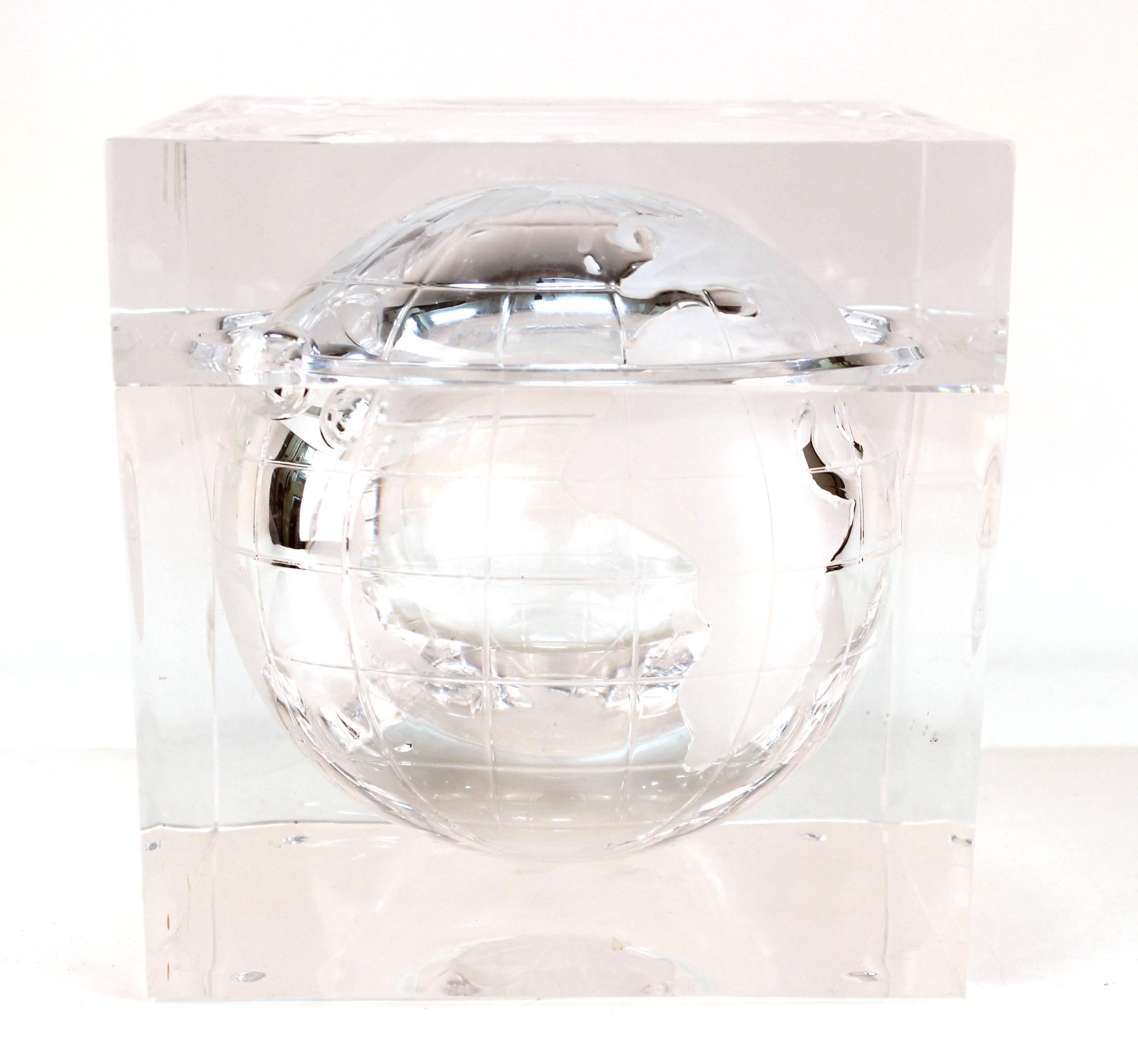 Alessandro Albrizzi Ice Bucket with Globe in Lucite In Good Condition In New York, NY