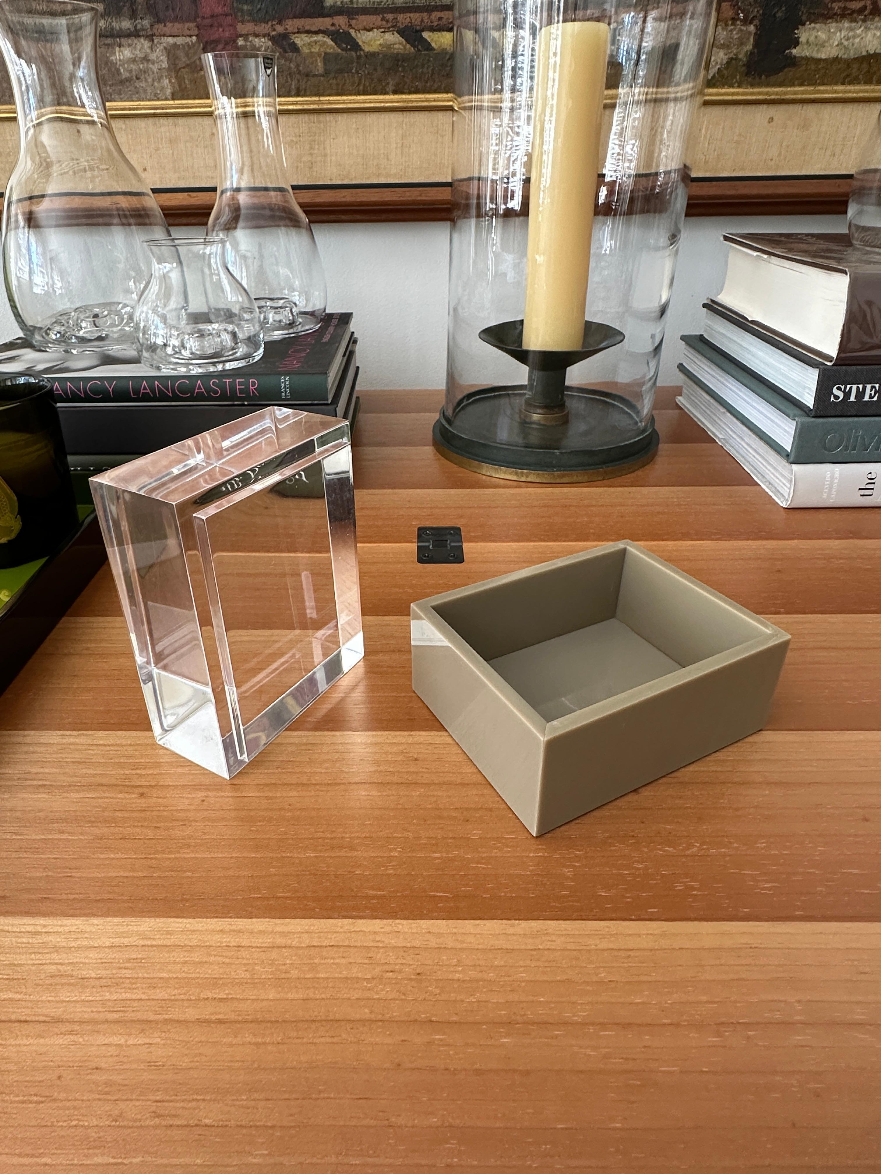 Schachtel mit Deckel aus Lucite von Alessandro Albrizzi im Angebot 1