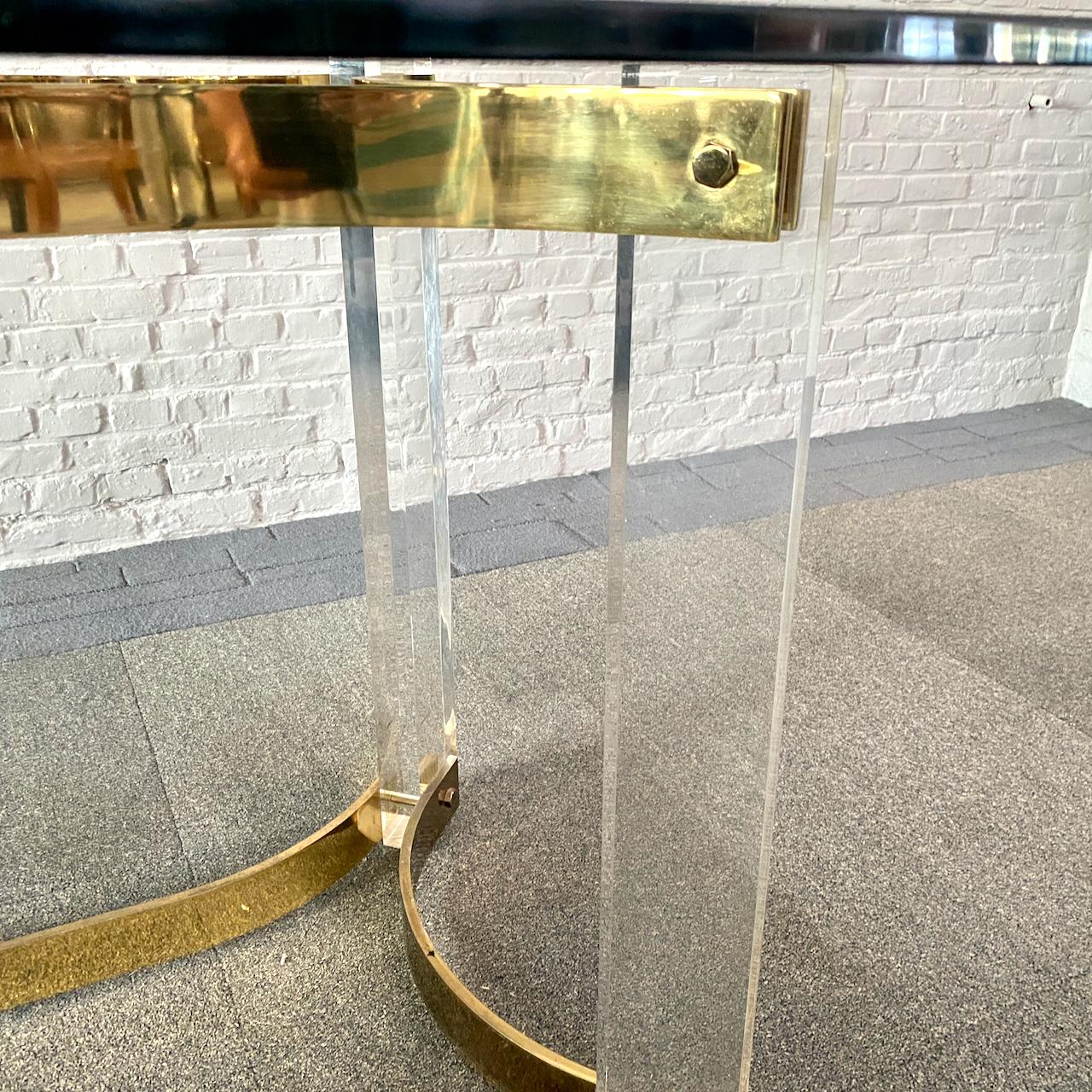 Alessandro Albrizzi lucite & brass dining room table - Hollywood Regency In Good Condition For Sale In Zandhoven, BE