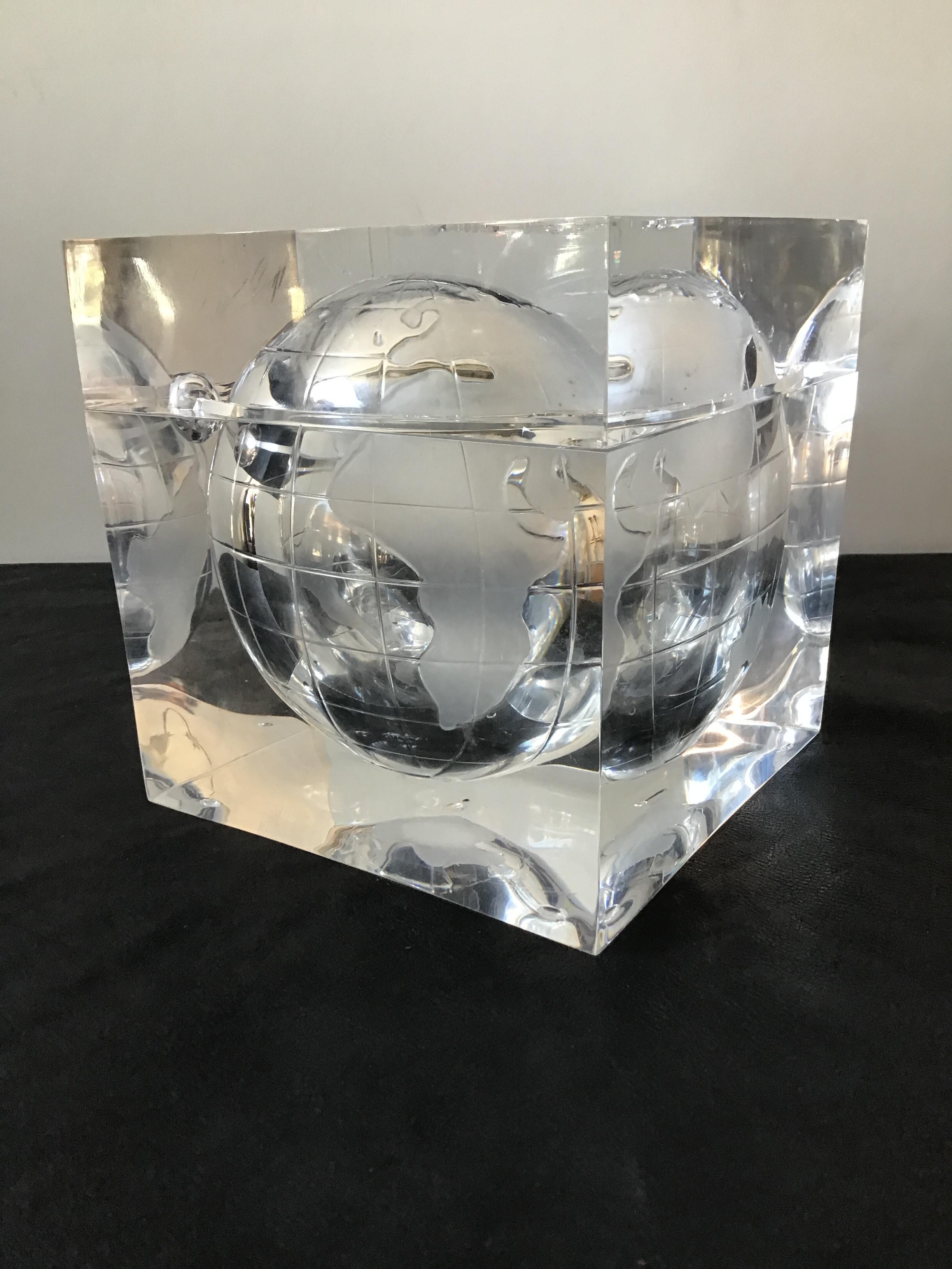 Alessandro Albrizzi Lucite World Globe Ice Bucket In Good Condition In Tarrytown, NY