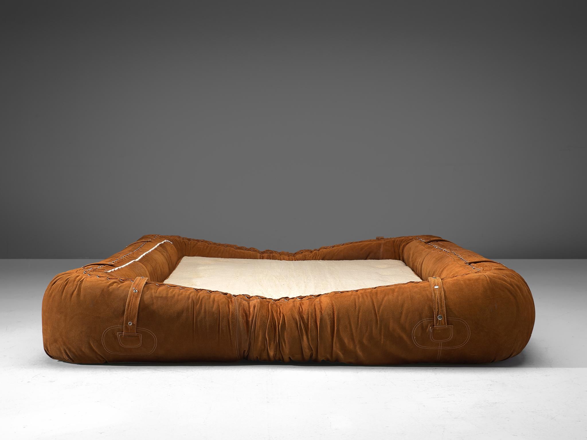 Sofa „Anfibio“ von Alessandro Becchi aus cognacfarbenem Wildleder 4