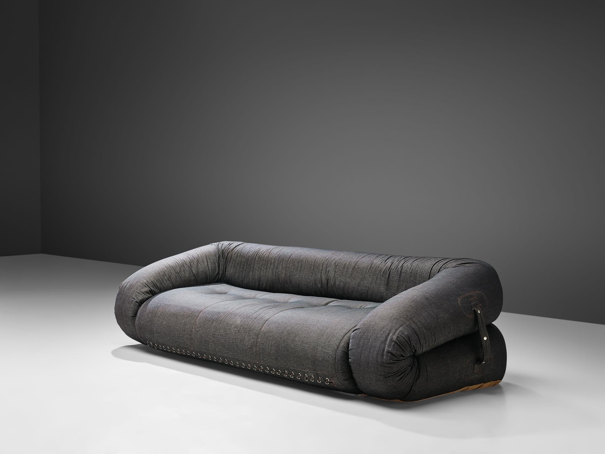 Alessandro Becchi for Giovannetti, 'Anfibio' sofa bed, denim upholstery, Italy, 1970s.

This Anfibio sofa was designed by Alessandro Becchi for Giovannetti in the 1970s. This convertible Italian sofa is upholstered with a dark blue denim fabric.
