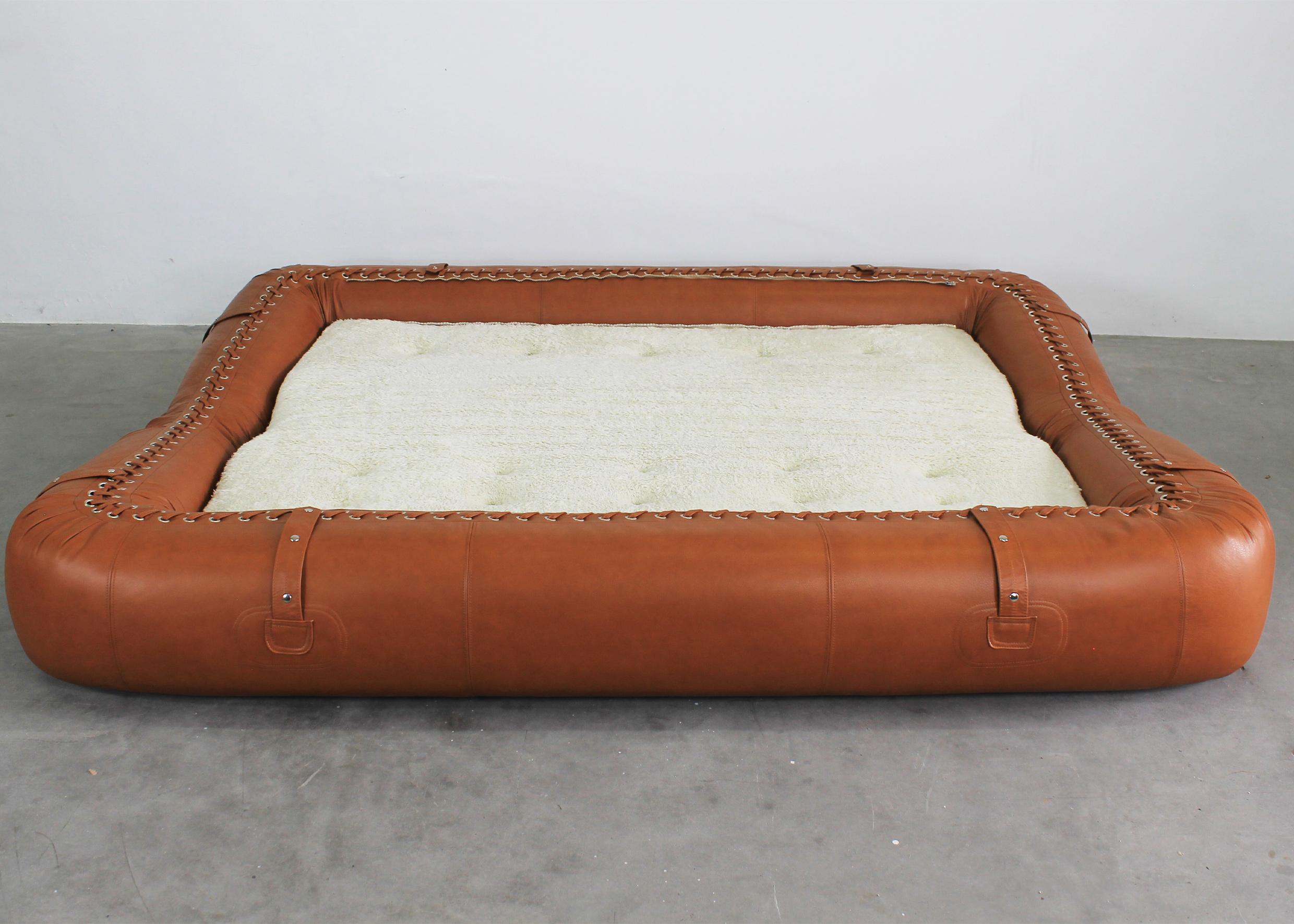 Alessandro Becchi Anfibio Three Seater Sofa in Leather by Giovannetti 1970s 1