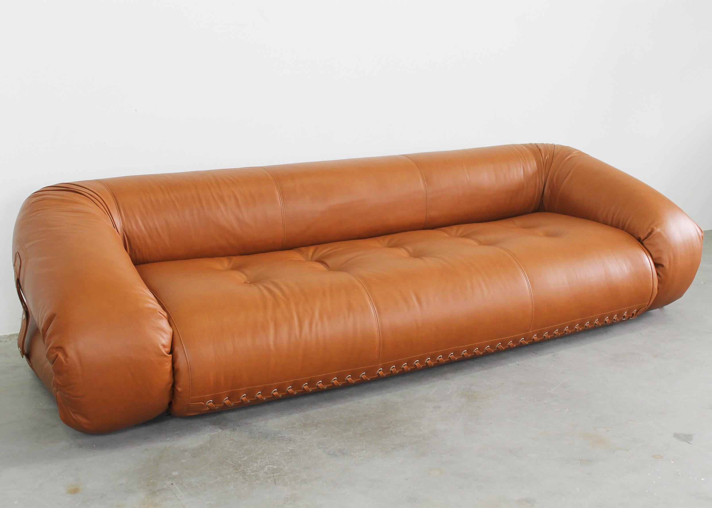 Italian Alessandro Becchi Anfibio Three Seater Sofa in Leather by Giovannetti 1970s