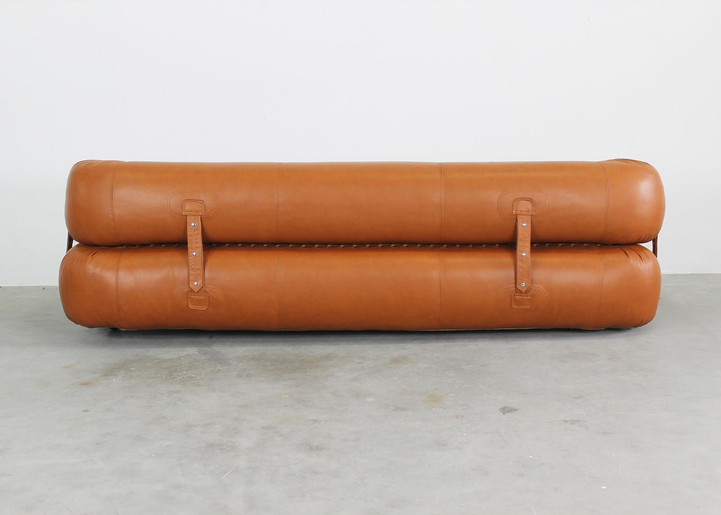 Alessandro Becchi Anfibio Three Seater Sofa in Leather by Giovannetti 1970s In Excellent Condition In Montecatini Terme, IT