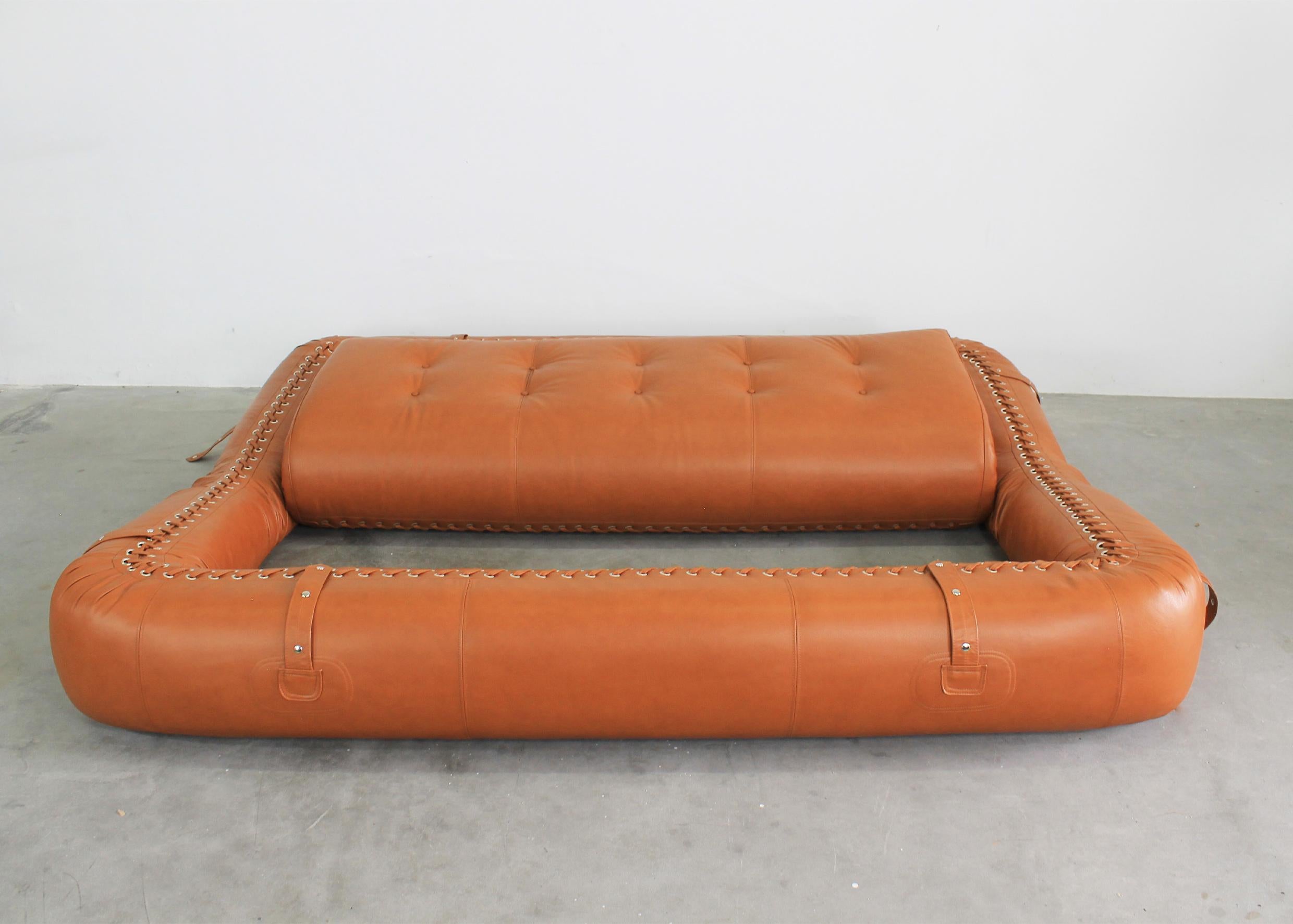 Late 20th Century Alessandro Becchi Anfibio Three Seater Sofa in Leather by Giovannetti 1970s