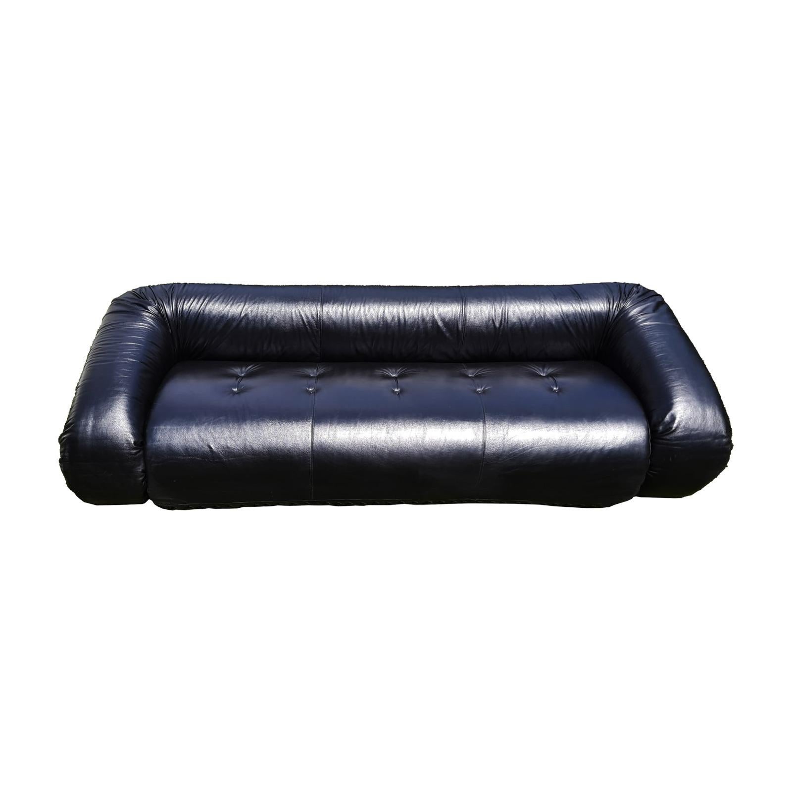 Anfibio sofa-bed by Alessandro Becchi for Giovannetti, 1972.

Fully restored and upholstered with high-quality black Italian natural leather.

Mattress upholstered with soft sheepskin wool.

The Anfibio sofa ranks among the most outstanding