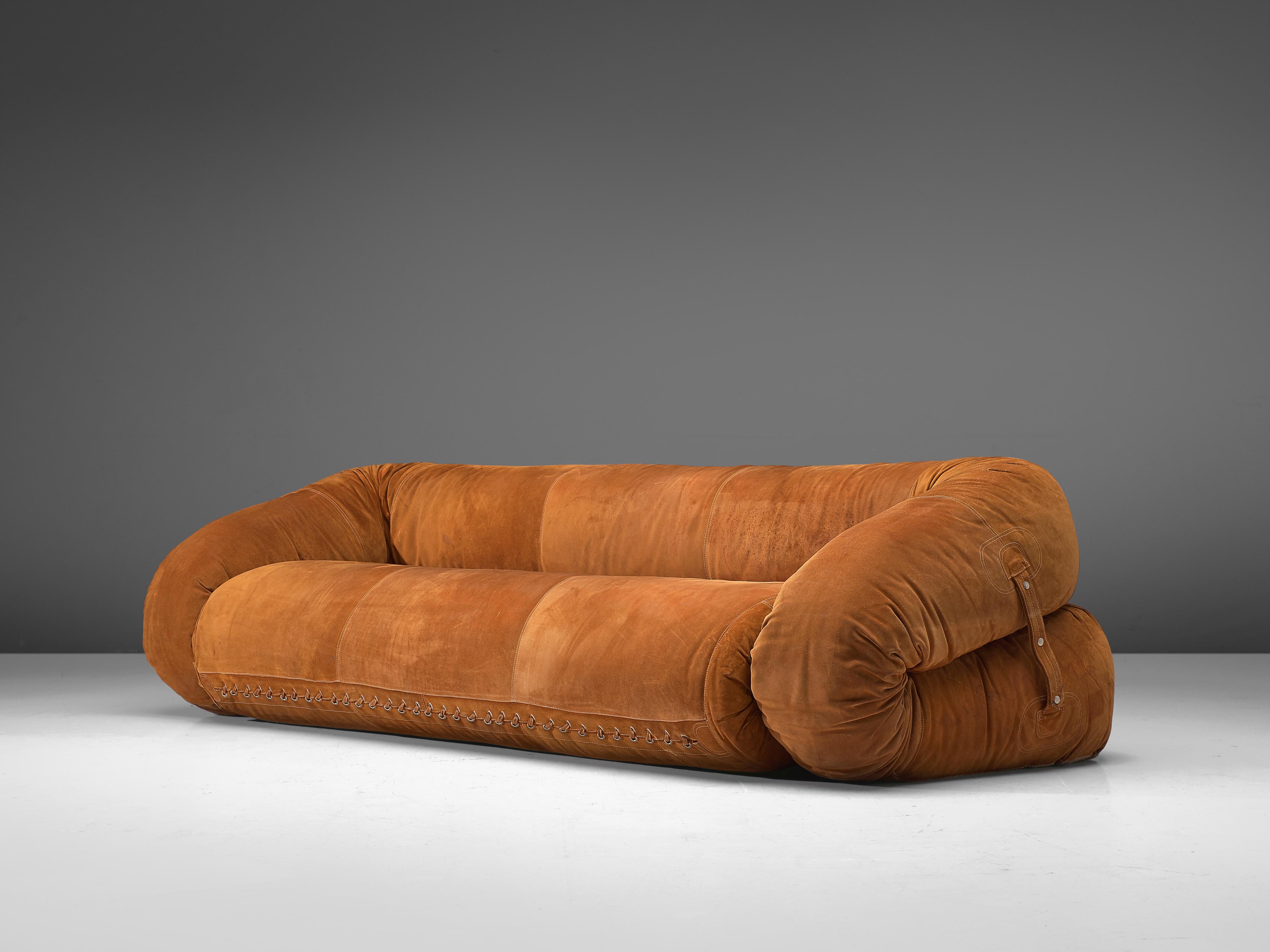 Alessandro Becchi for Giovanetti, sofa ‘Anfibio’, cognac leather, metal, Italy, 1970s

This versatile ‘Anfibio’ sofa by Italian designer Alessandro Becchi for Giovanetti can be unfolded into a daybed. The sofa in suede leather has a bulky appearance