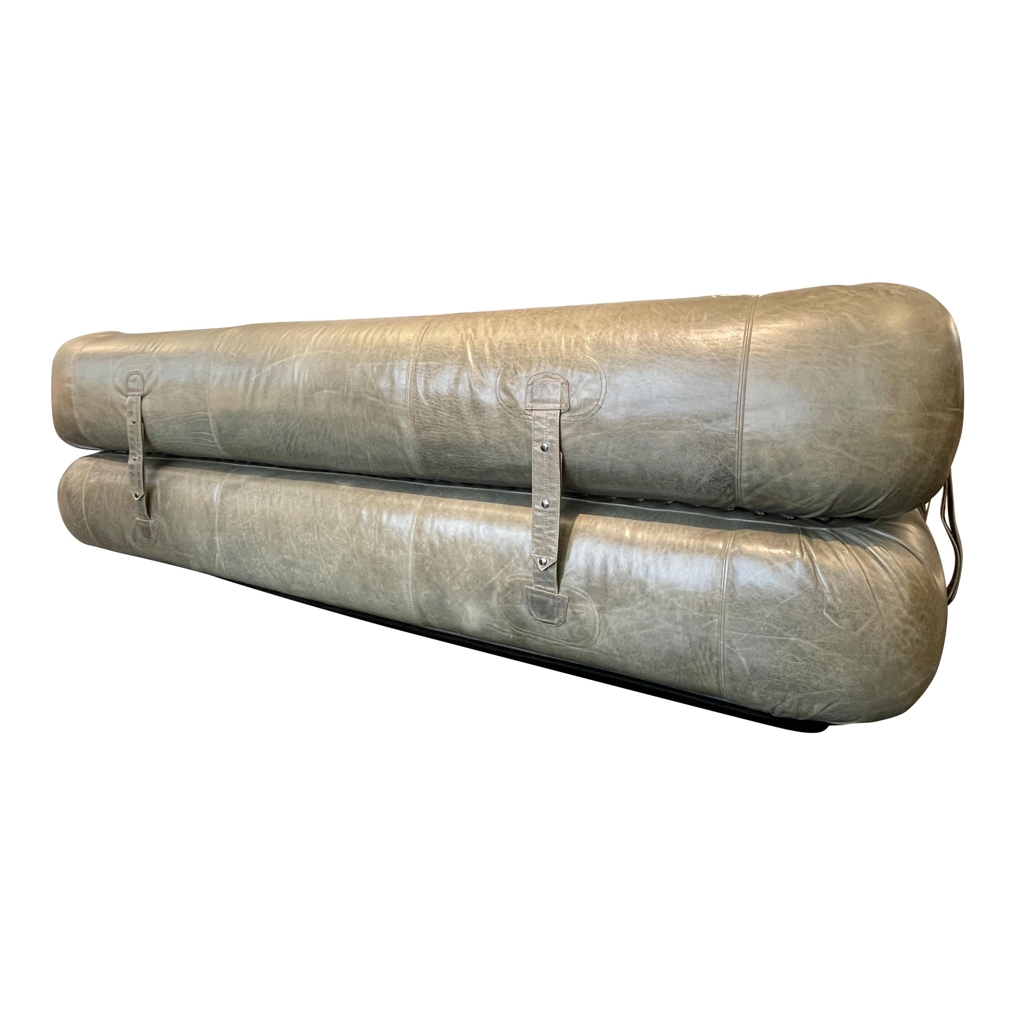 Late 20th Century Alessandro Becchi Green Leather Anfibio Three Seater Sofa for Giovannetti, 1972