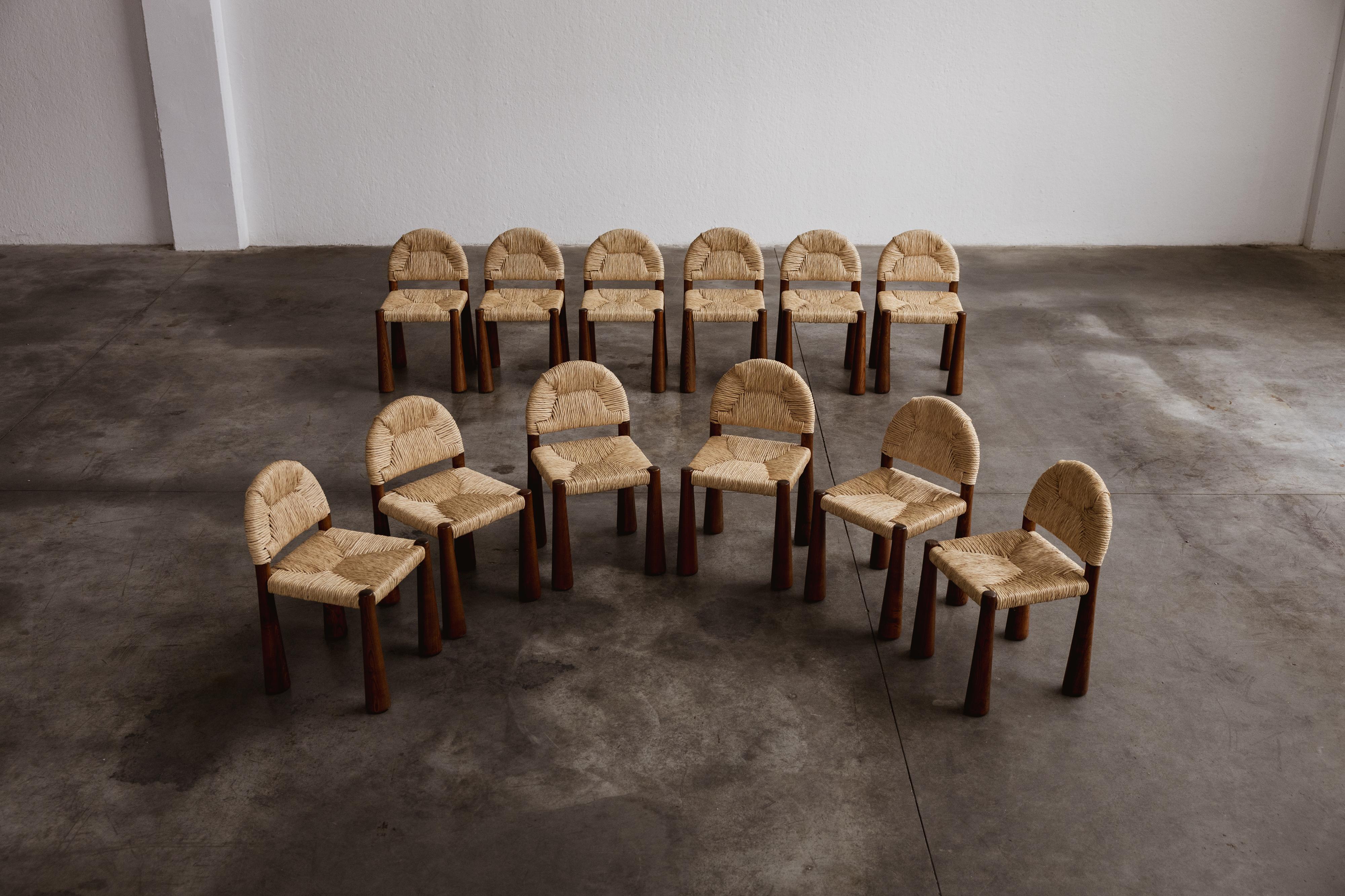 Alessandro Becchi “Toscanolla” dining chairs for Giovannetti, brown ashwood and straw, Italy, 1970, set of twelve.

This rare “Toscanolla” dining chair was designed by Becchi for Giovannetti in 1970. Often misspelled as “Toscanella”, the