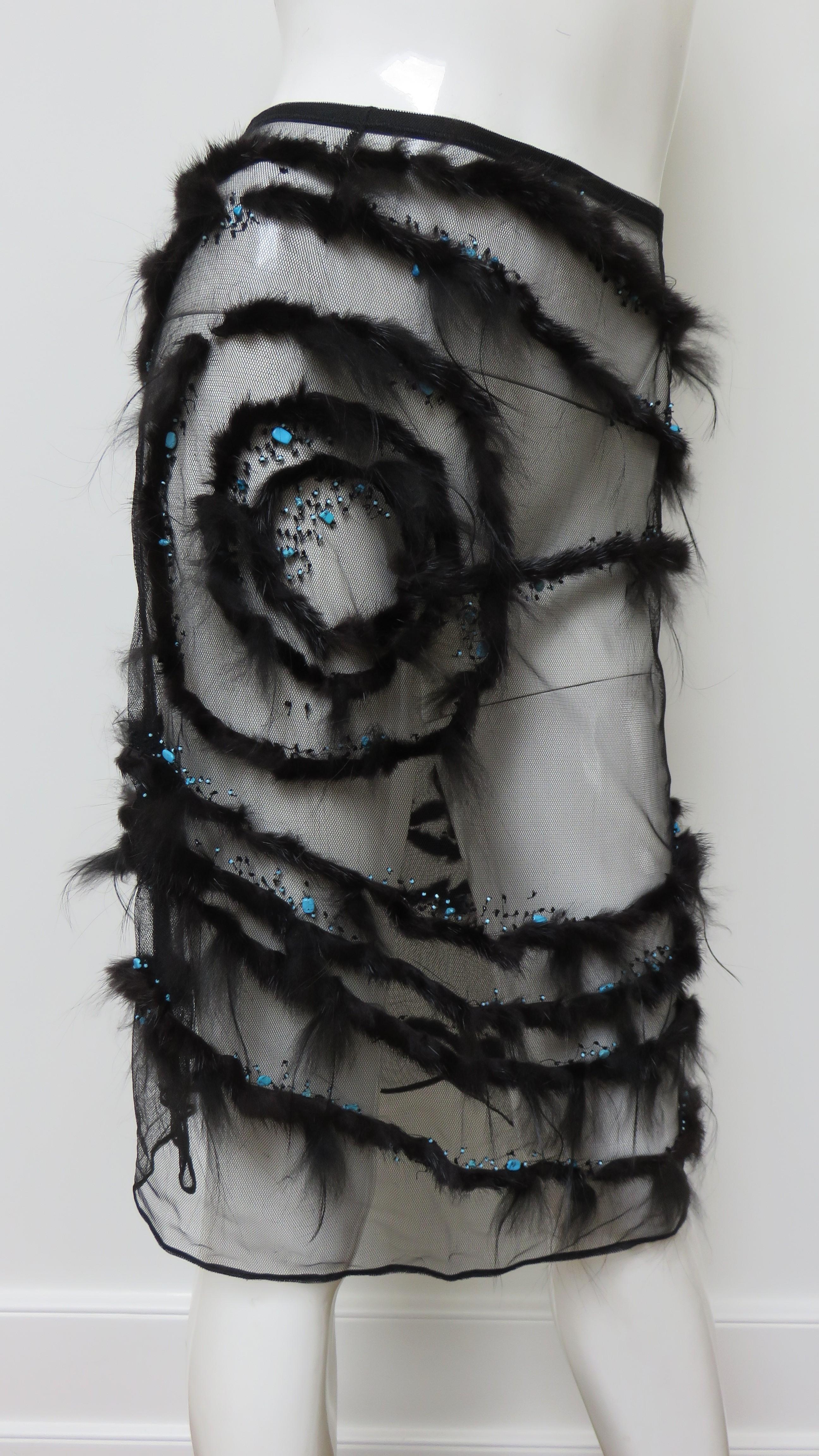 Noir Alessandro Dell'Acqua - Jupe en filet avec bordure en fourrure et pierres turquoise, années 1990 en vente