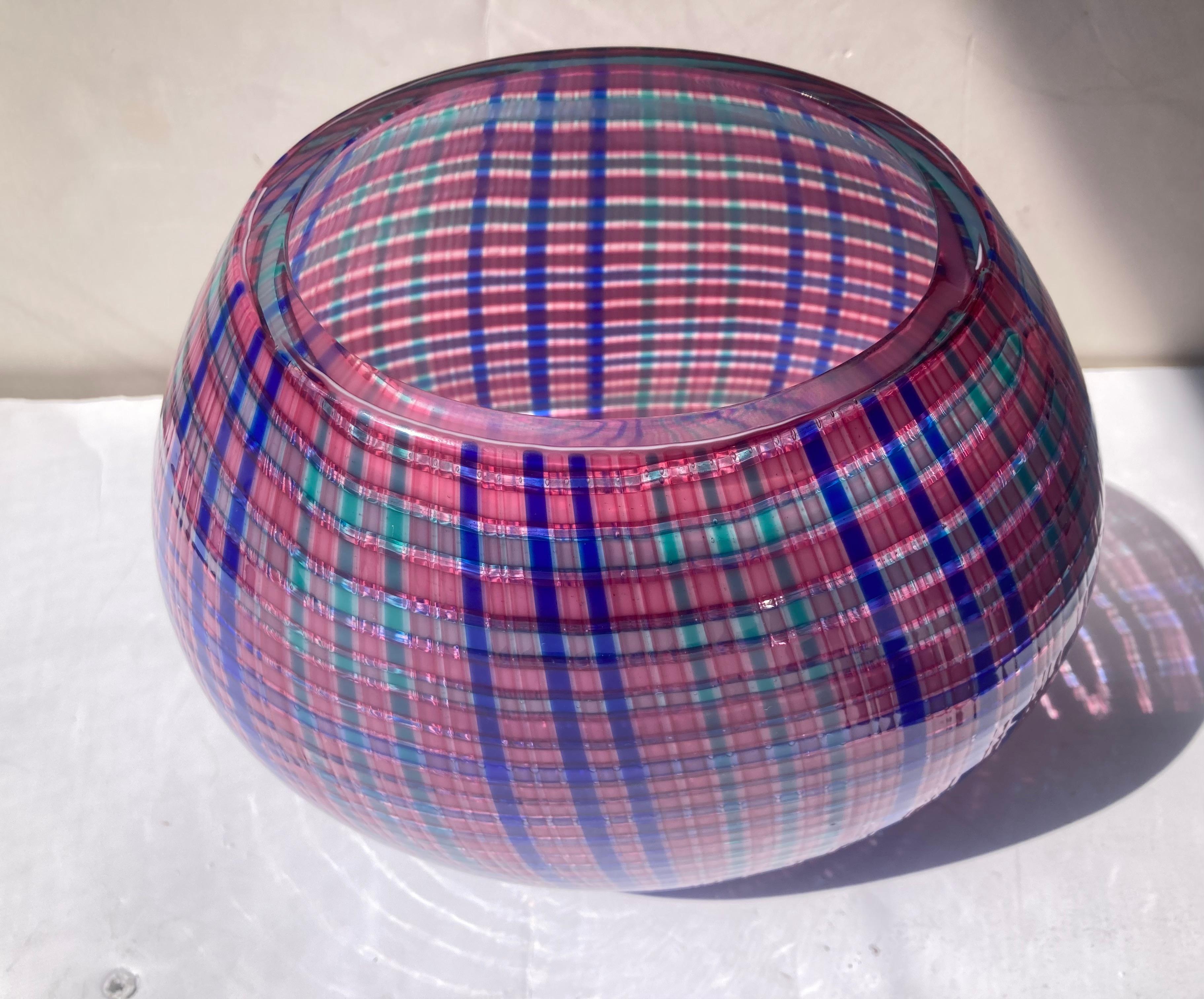 Vaso in vetro di Murano di Alessandro Diaz de Santillana , firmato 91  