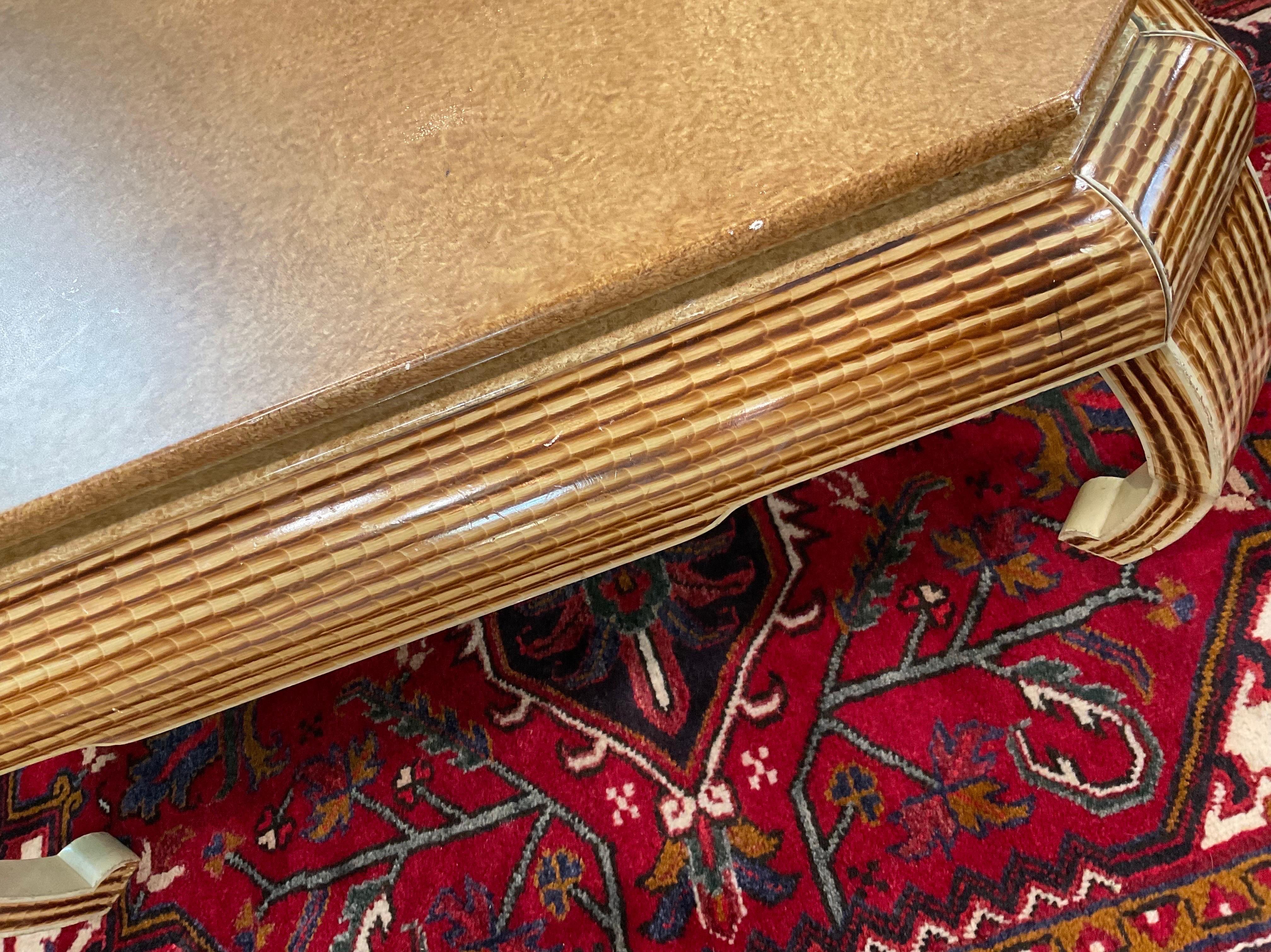 Bois Table basse finie à la main Alessandro pour Baker en vente