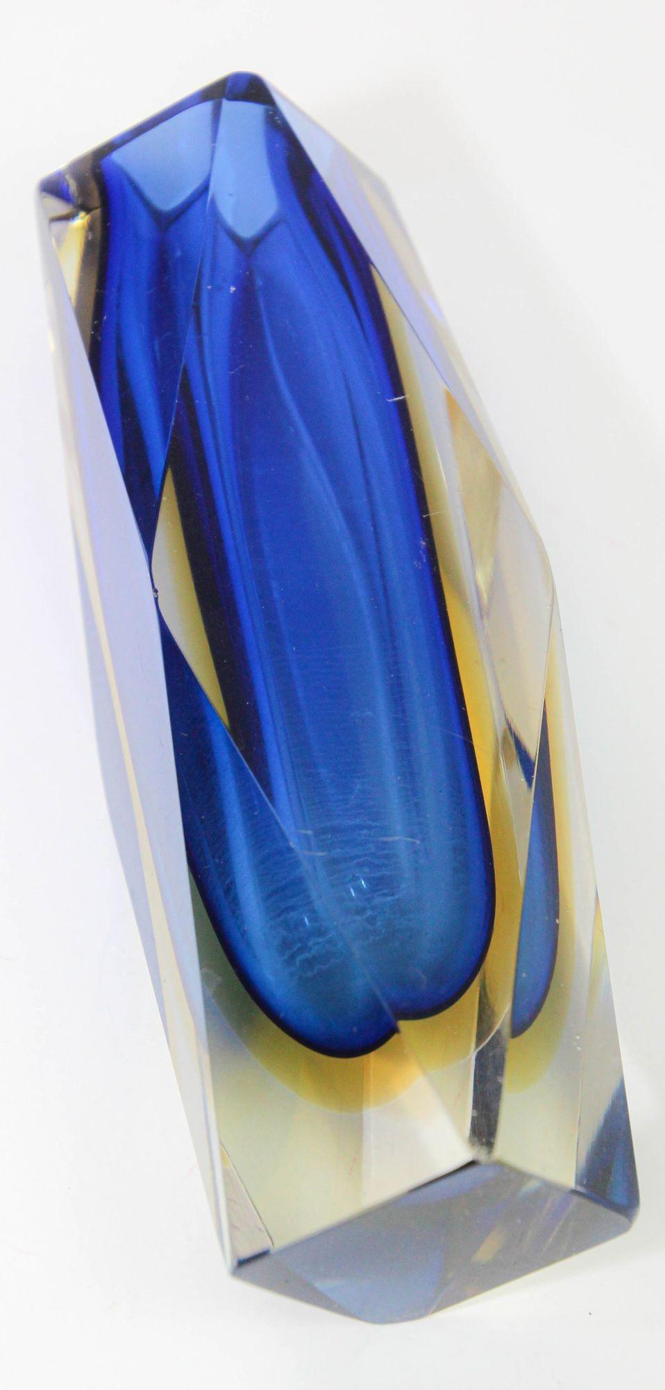 Alessandro Mandruzzato Blue and Yellow Sommerso Murano Vase, Italy 1960s For Sale 3