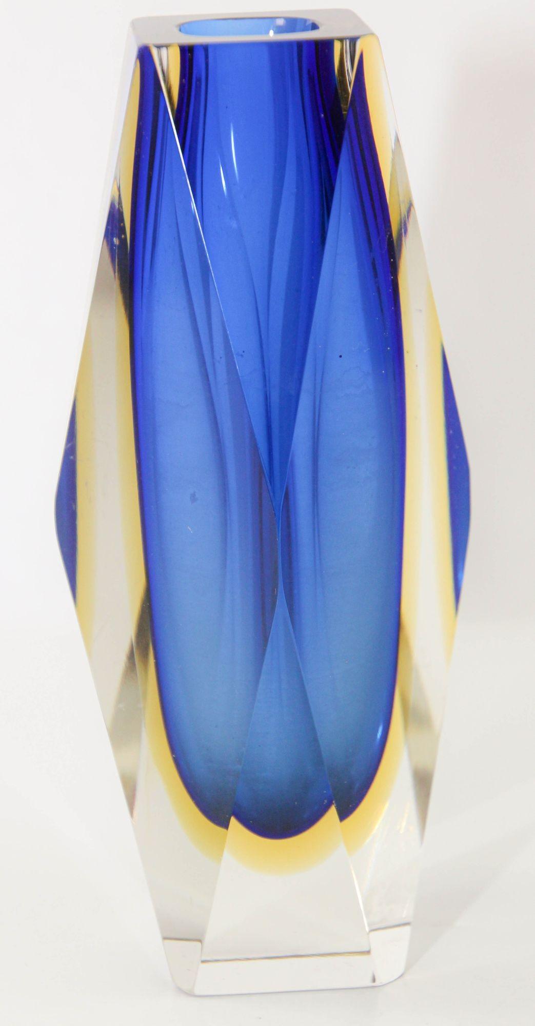 Mid-Century Modern Alessandro Mandruzzato Blue and Yellow Sommerso Murano Vase, Italy 1960s For Sale