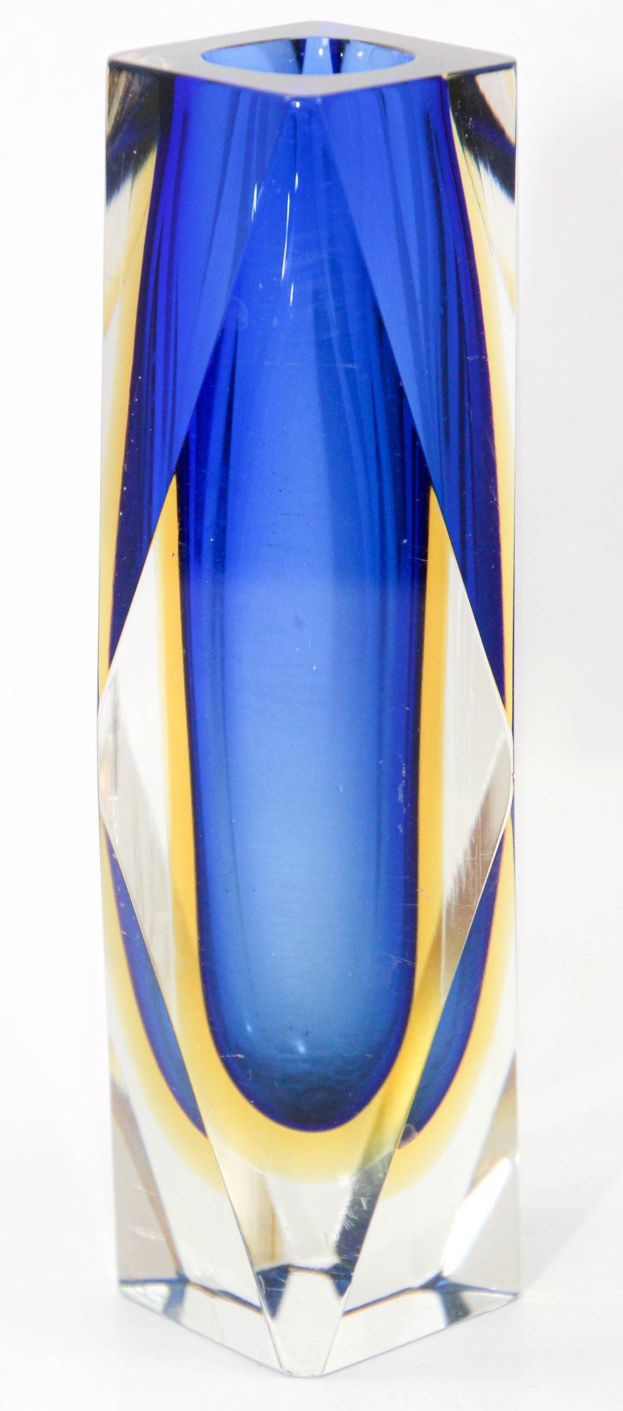 Alessandro Mandruzzato Blue and Yellow Sommerso Murano Vase, Italy 1960s In Good Condition For Sale In North Hollywood, CA