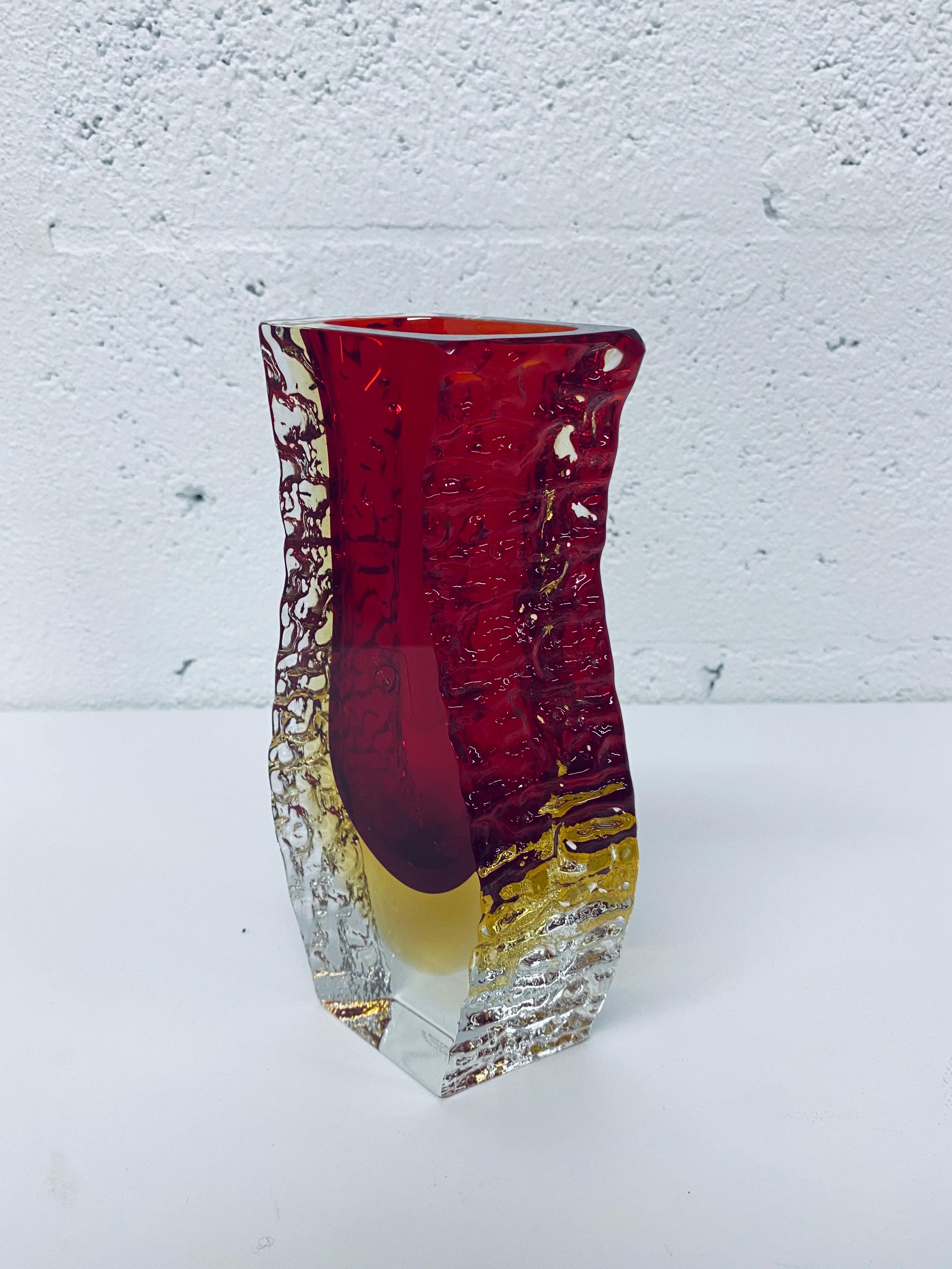 Alessandro Mandruzzato Faceted and Textured Murano Sommerso Glass Vase 2