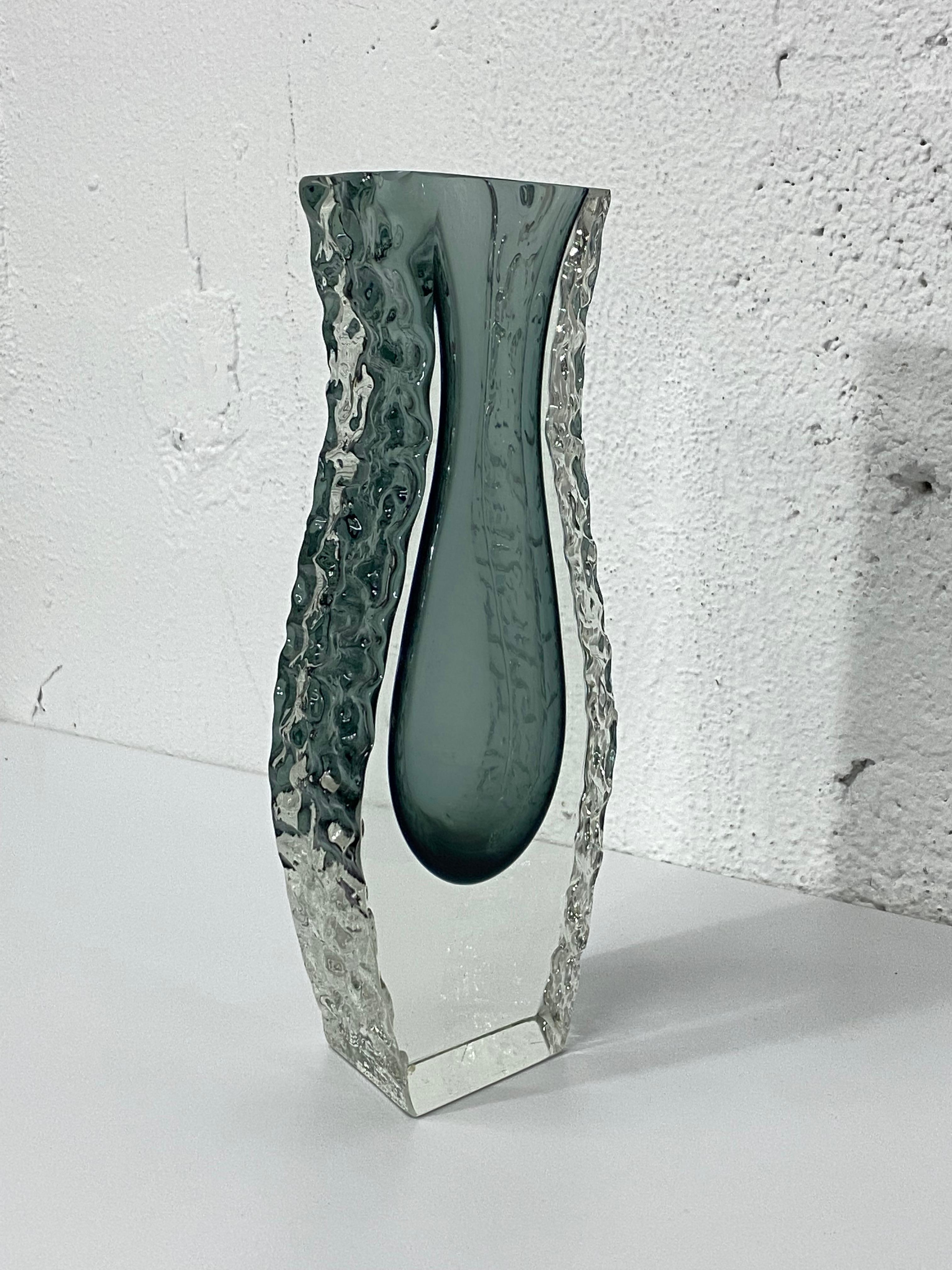Alessandro Mandruzzato Faceted and Textured Murano Sommerso Glass Vase 2