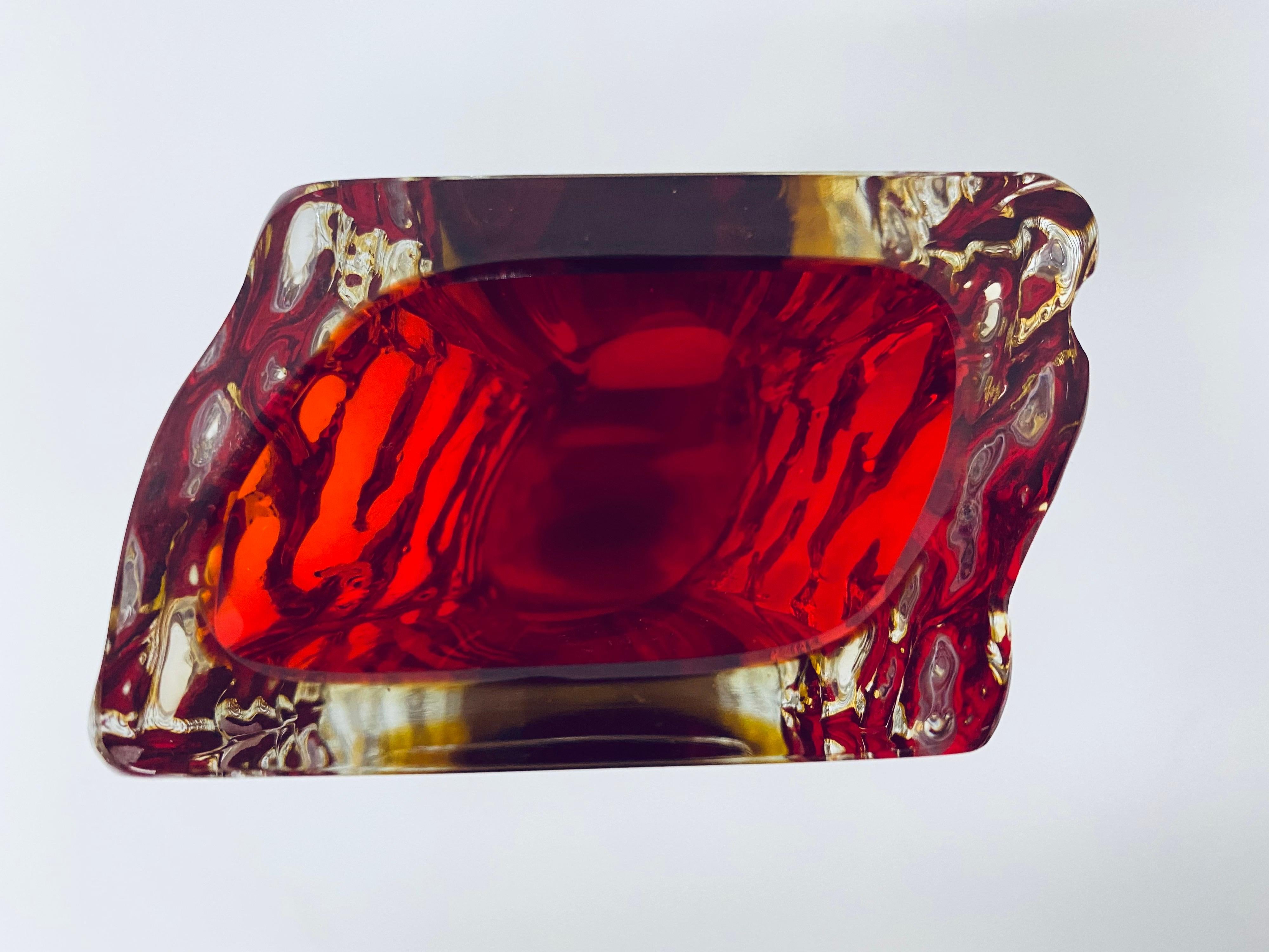 Alessandro Mandruzzato Faceted and Textured Murano Sommerso Glass Vase In Excellent Condition In Miami, FL