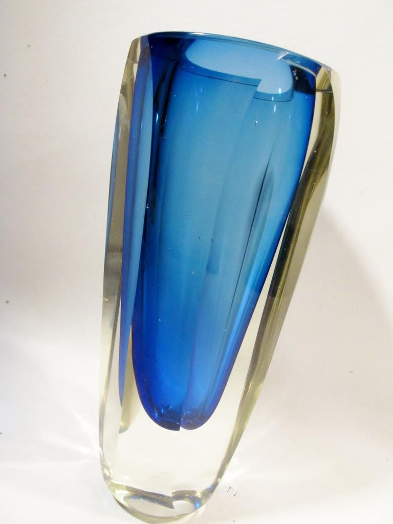 Art Glass Alessandro Mandruzzato Italian Sommerso Large Faceted Murano Glass Vase For Sale