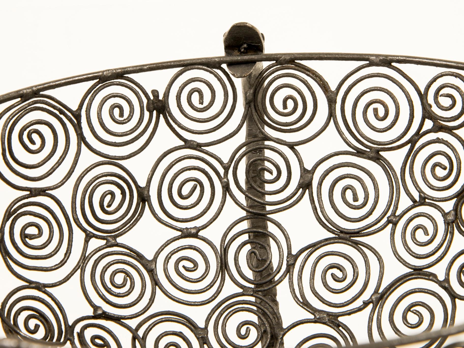 Alessandro Mazzucotelli Basket in Wrought Iron, circa 1920 In Excellent Condition For Sale In Paris, FR