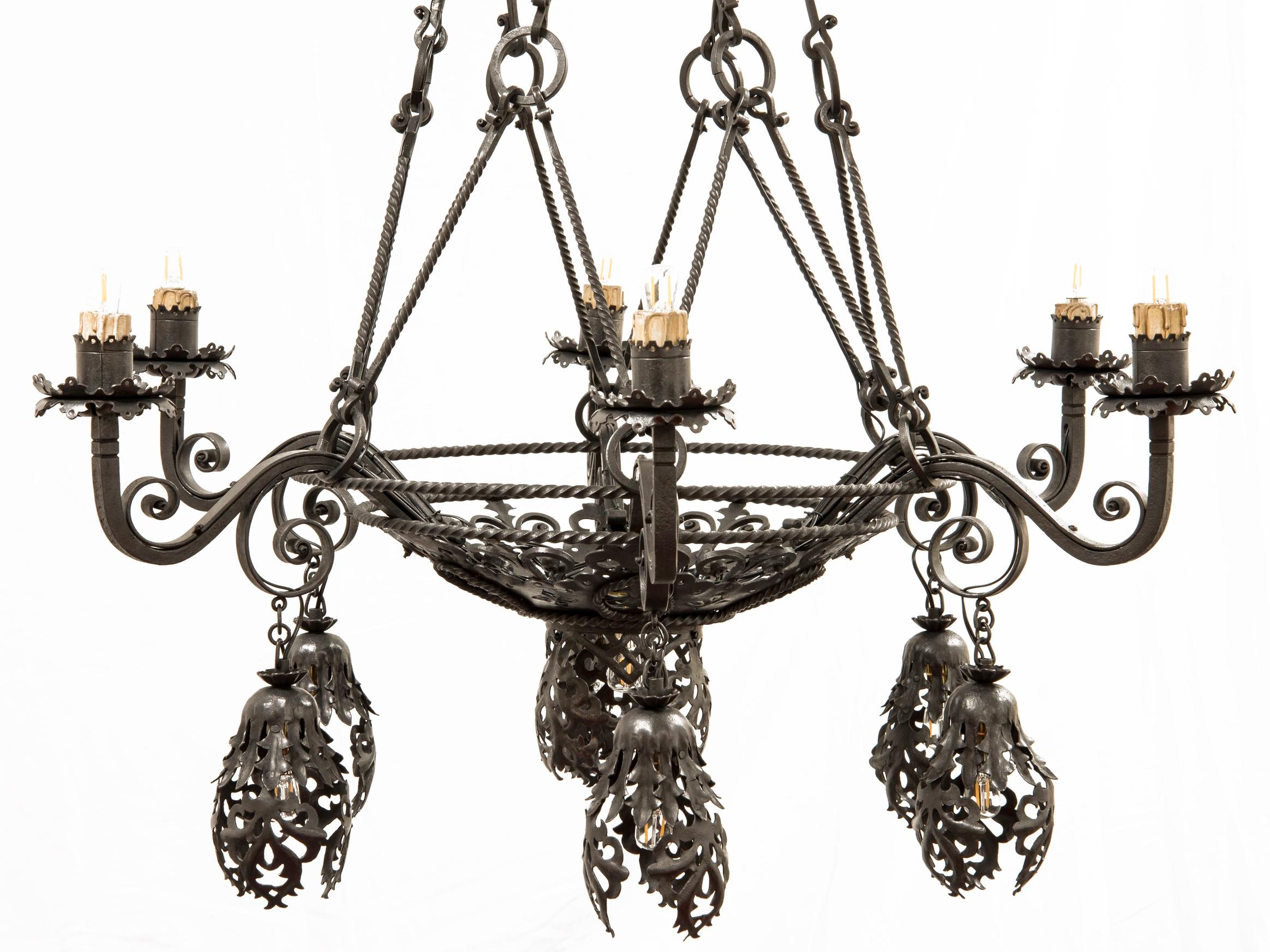 Alessandro Mazzucotelli
Chandelier
Wrought iron
Italy, circa 1920
Measure: H 135 x D 85 cm.