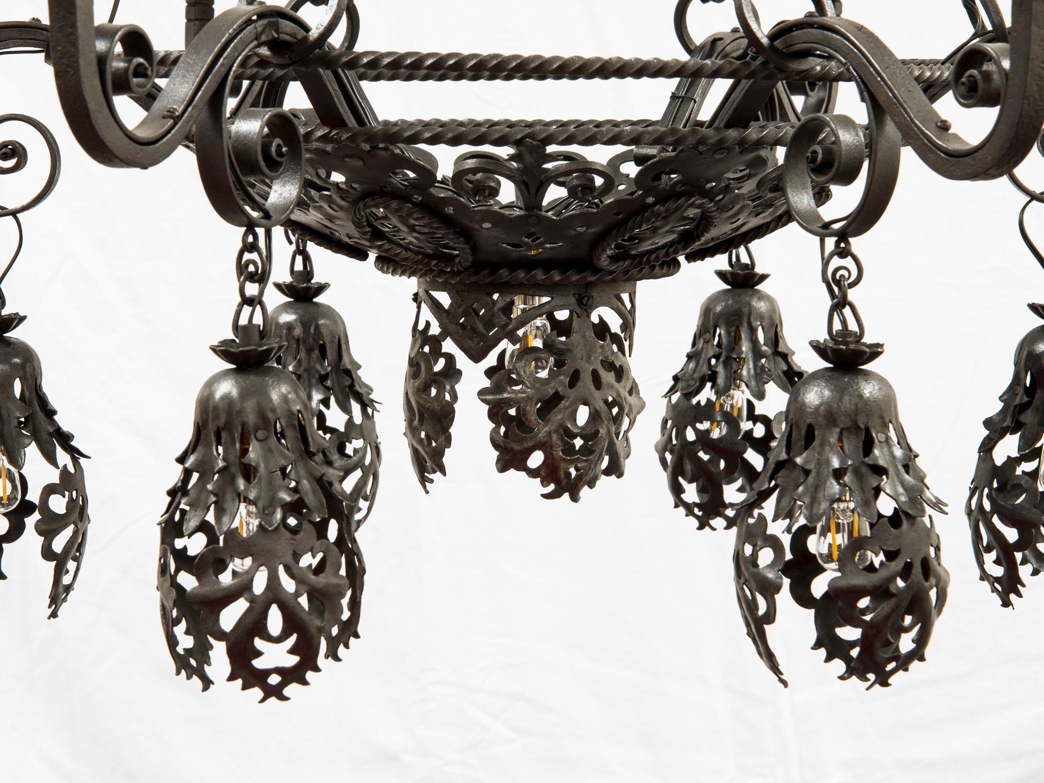 Alessandro Mazzucotelli, Chandelier in Wrought Iron, circa 1920 In Good Condition For Sale In Paris, FR