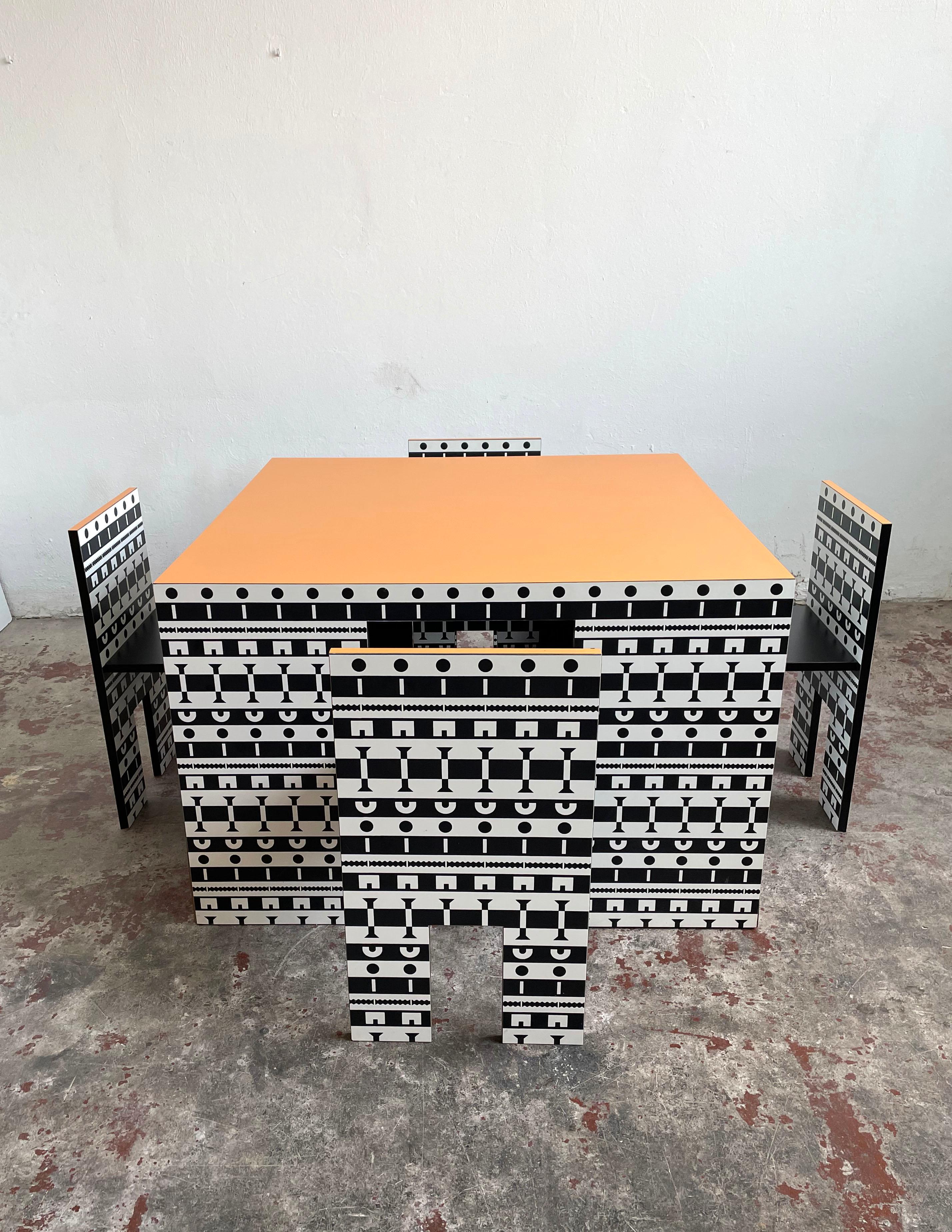 Postmoderne Alessandro Mendini et A. Guerriero, Table et chaises « Ollo », Studio Alchimia