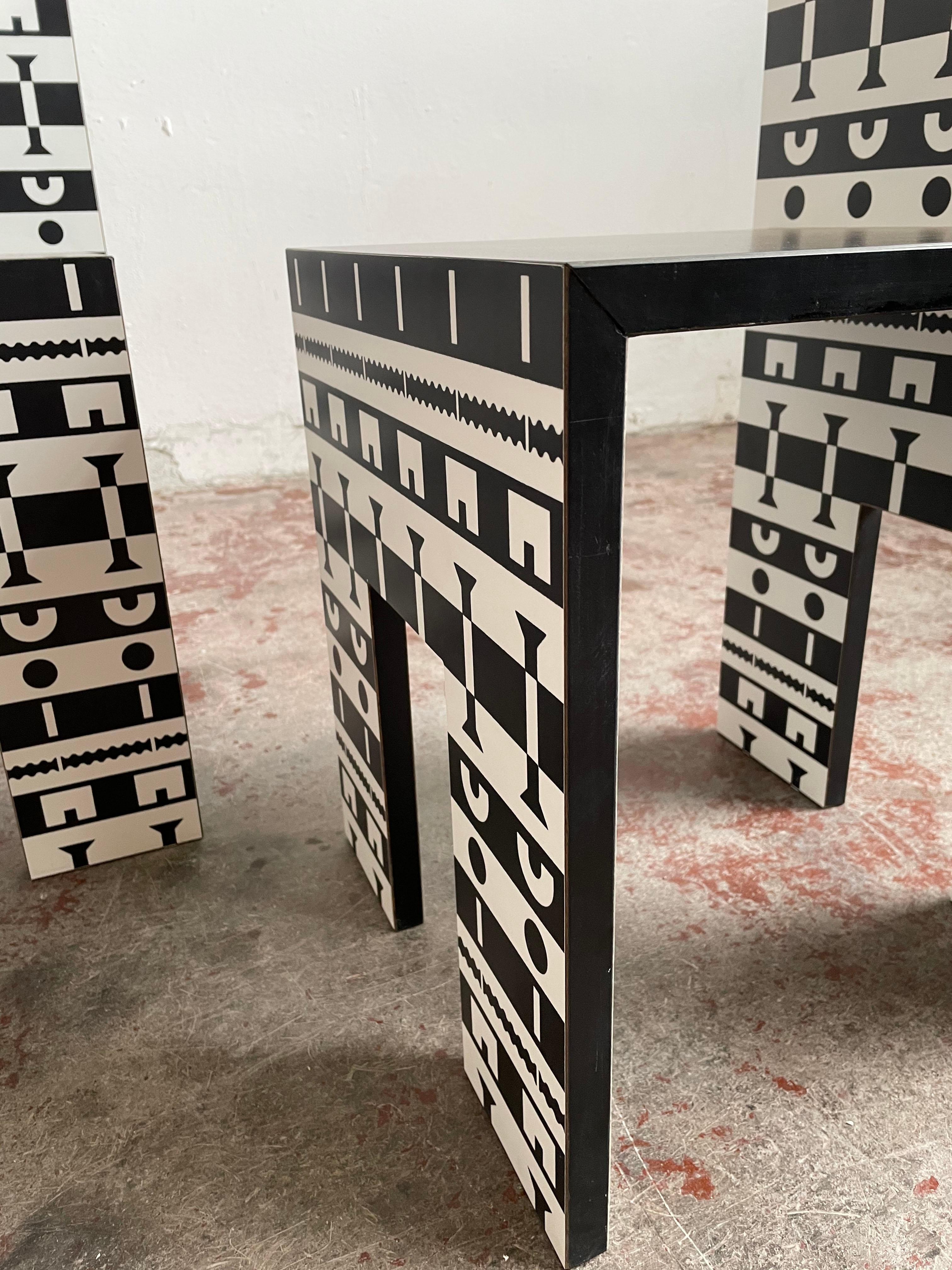Alessandro Mendini et A. Guerriero, Table et chaises « Ollo », Studio Alchimia 1