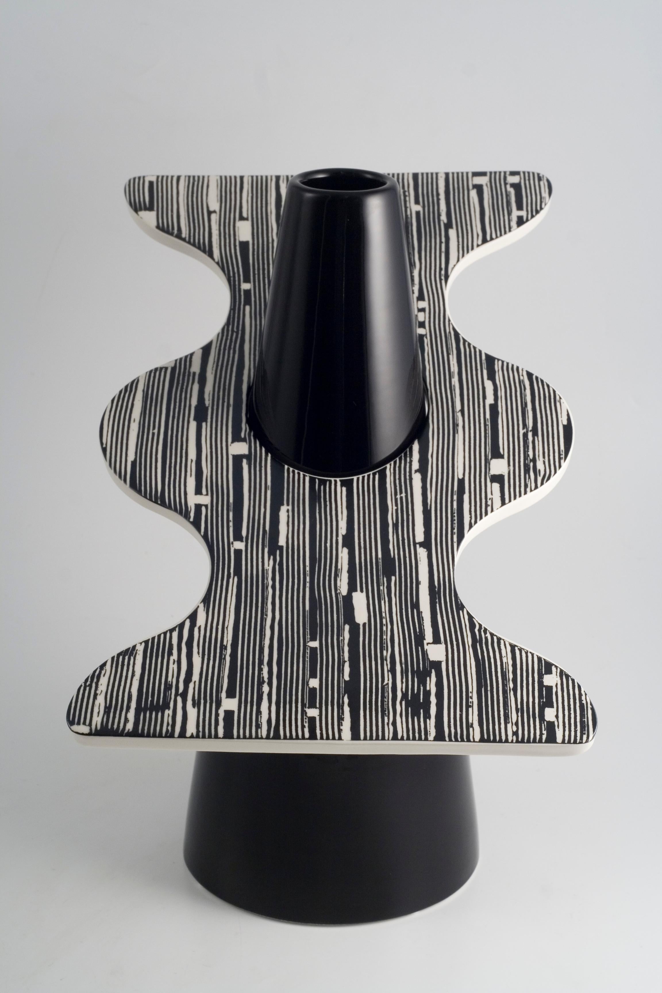 Moderno Vaso in ceramica 4 Mani Collection di Alessandro Mendini per Superego Editions in vendita