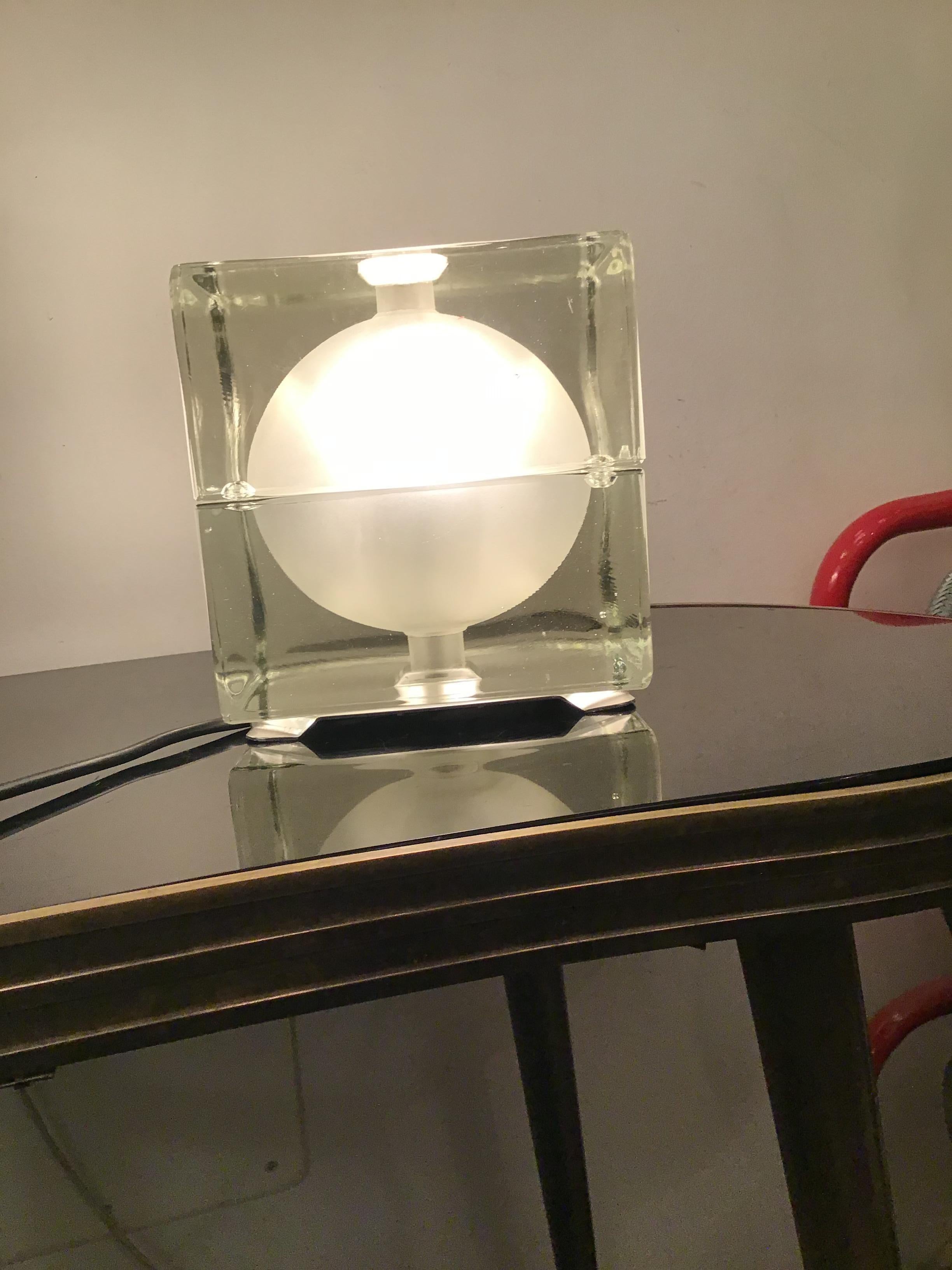 Lampe de bureau Cubosfera Alessandro Mendini en métal et verre crème, 1968, Italie en vente 4