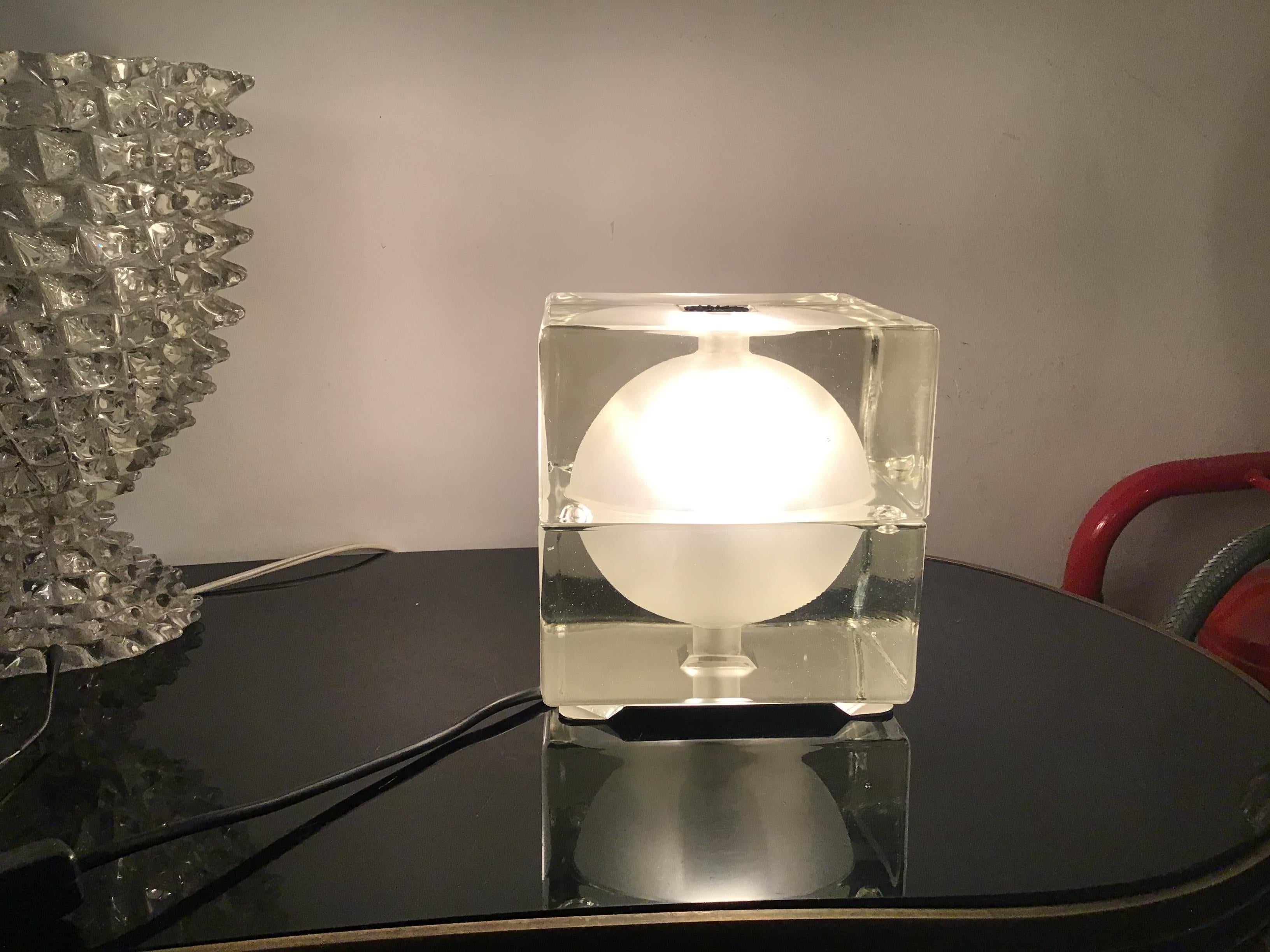 Lampe de bureau Cubosfera Alessandro Mendini en métal et verre crème, 1968, Italie en vente 7
