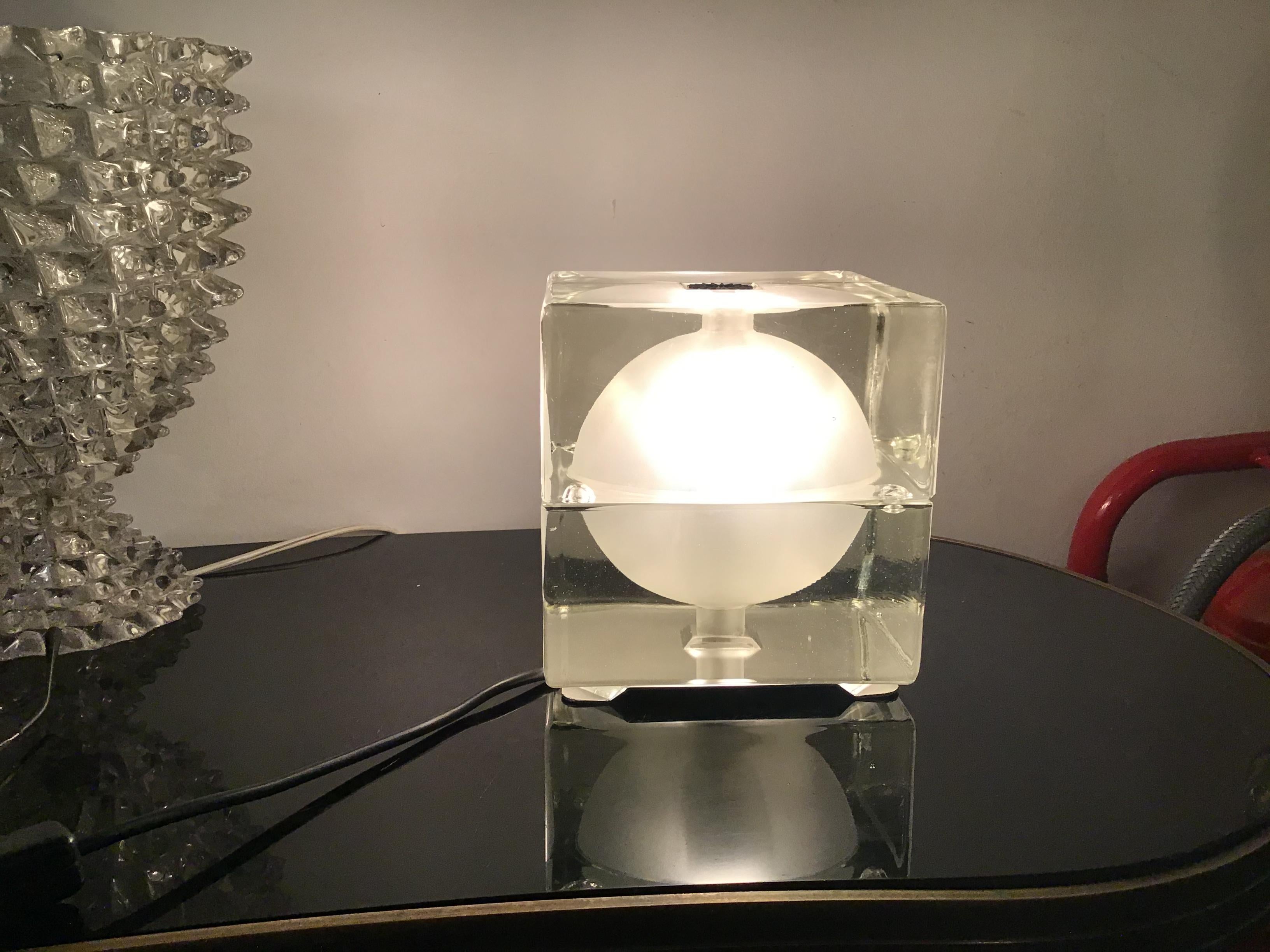 Lampe de bureau Cubosfera Alessandro Mendini en métal et verre crème, 1968, Italie en vente 8