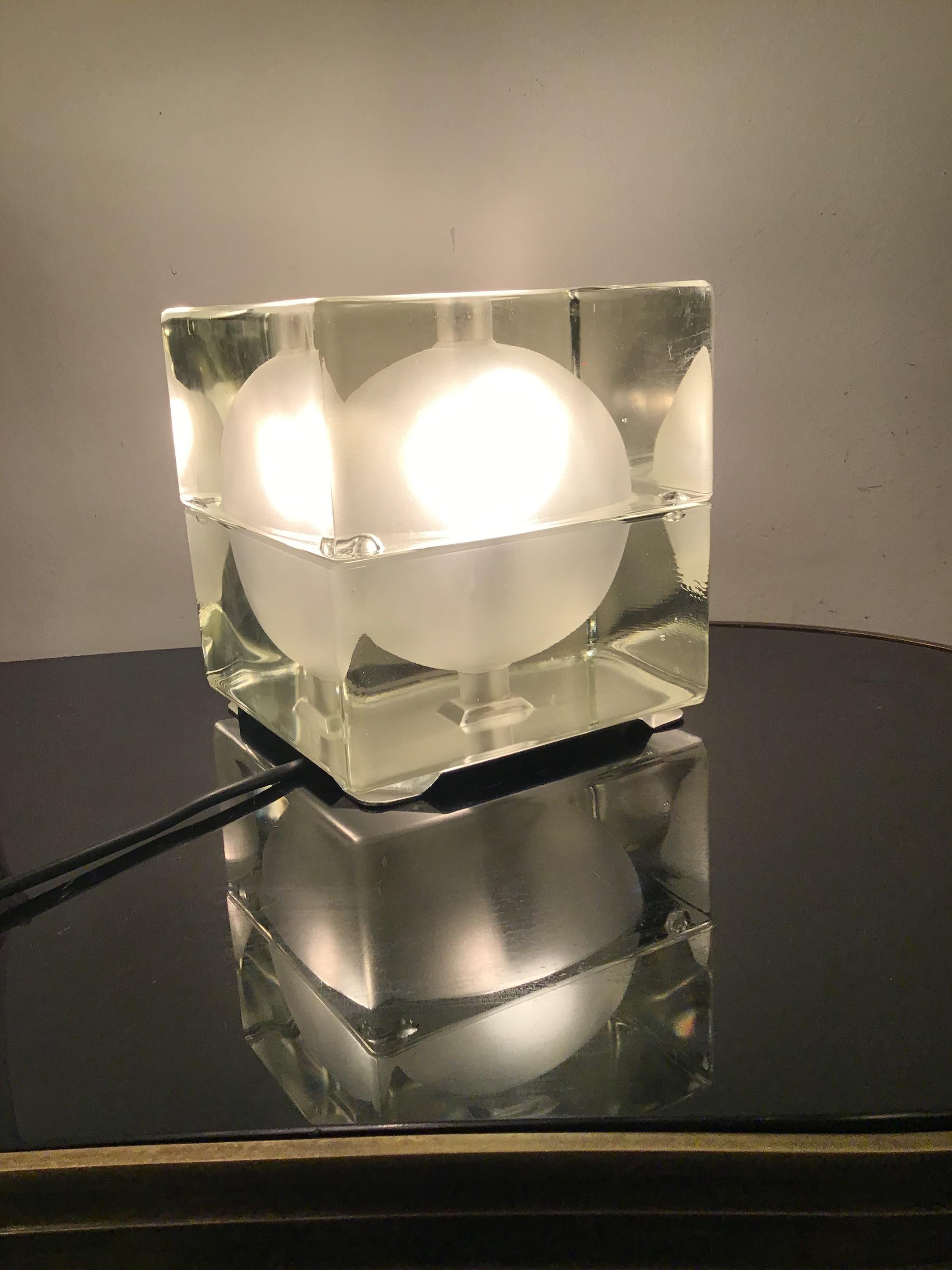 Italian Alessandro Mendini “Cubosfera” Table Lamp Metal Crome Glass 1968 Italy For Sale