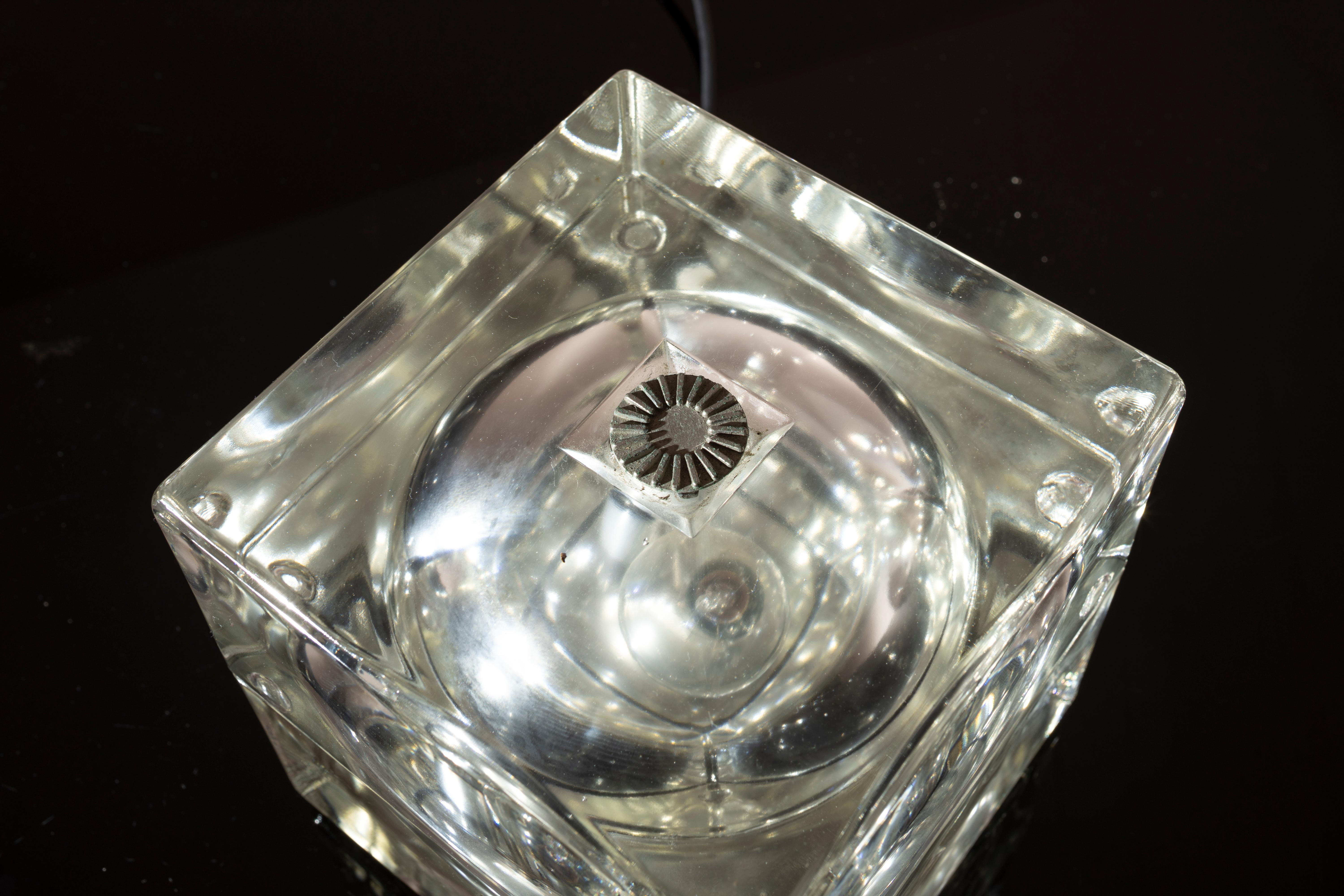 Tischleuchte „Cubosfera“ aus Glas und Metall von Alessandro Mendini von Fidenza Vetraria im Angebot 1