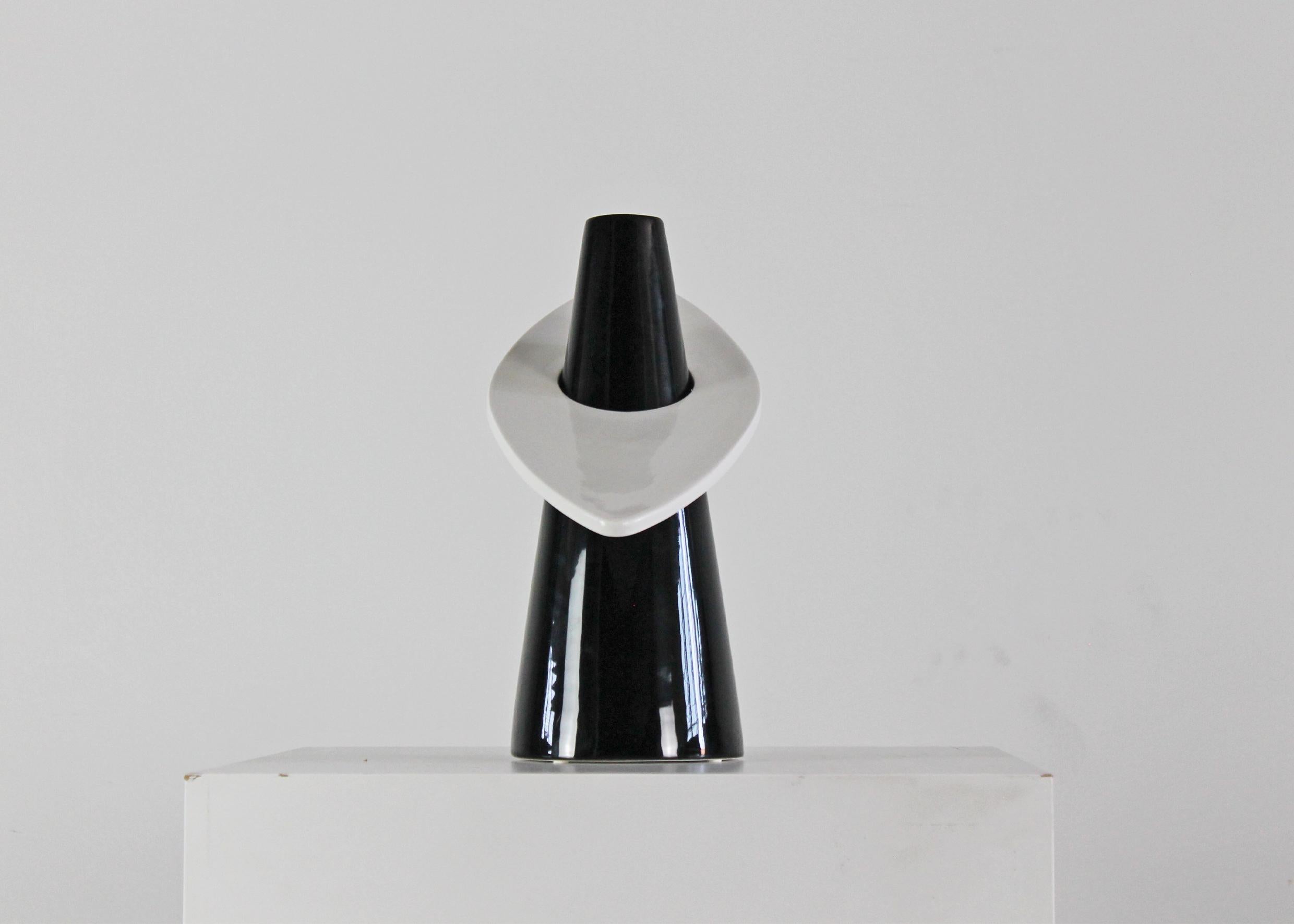 Limited edition ceramic vase model Colletto 4 from 4 Mani series, it was composed of two different pieces (a black one and a white one) designed by Alessandro Mendini decorated by Linde Burkhardt, and manufactured by Superego in the 2000s.

This