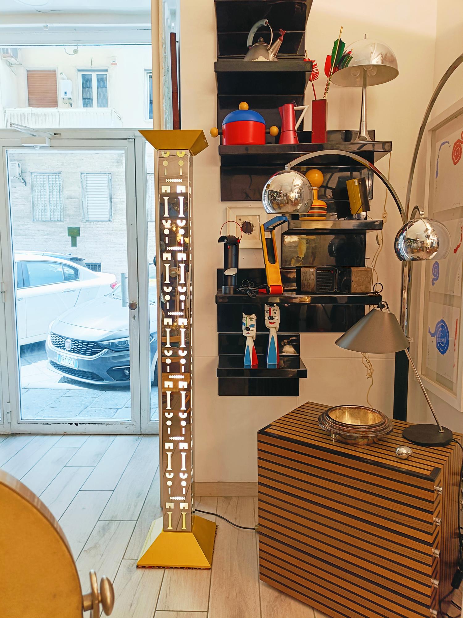 Rara lampada da terra Mod.Ollo della collezione Ollo per Alchimia Design di Alessandro Mendini e Alessandro Guerriero. La lampada e' in legno laccato, acciaio inossidabile, vetro satinato. Illuminazione al neon.