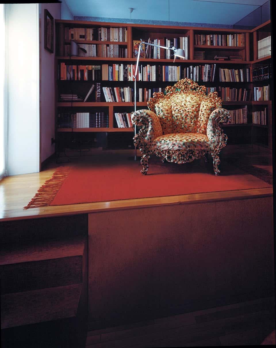 One of the most acclaimed design pieces in the world, the Proust armchair by Alessandro Mendini was launched in 1978, when it was used to furnish the Palazzo dei Diamanti, in Ferrara during an exhibition entitled “Incontriravvicinati di