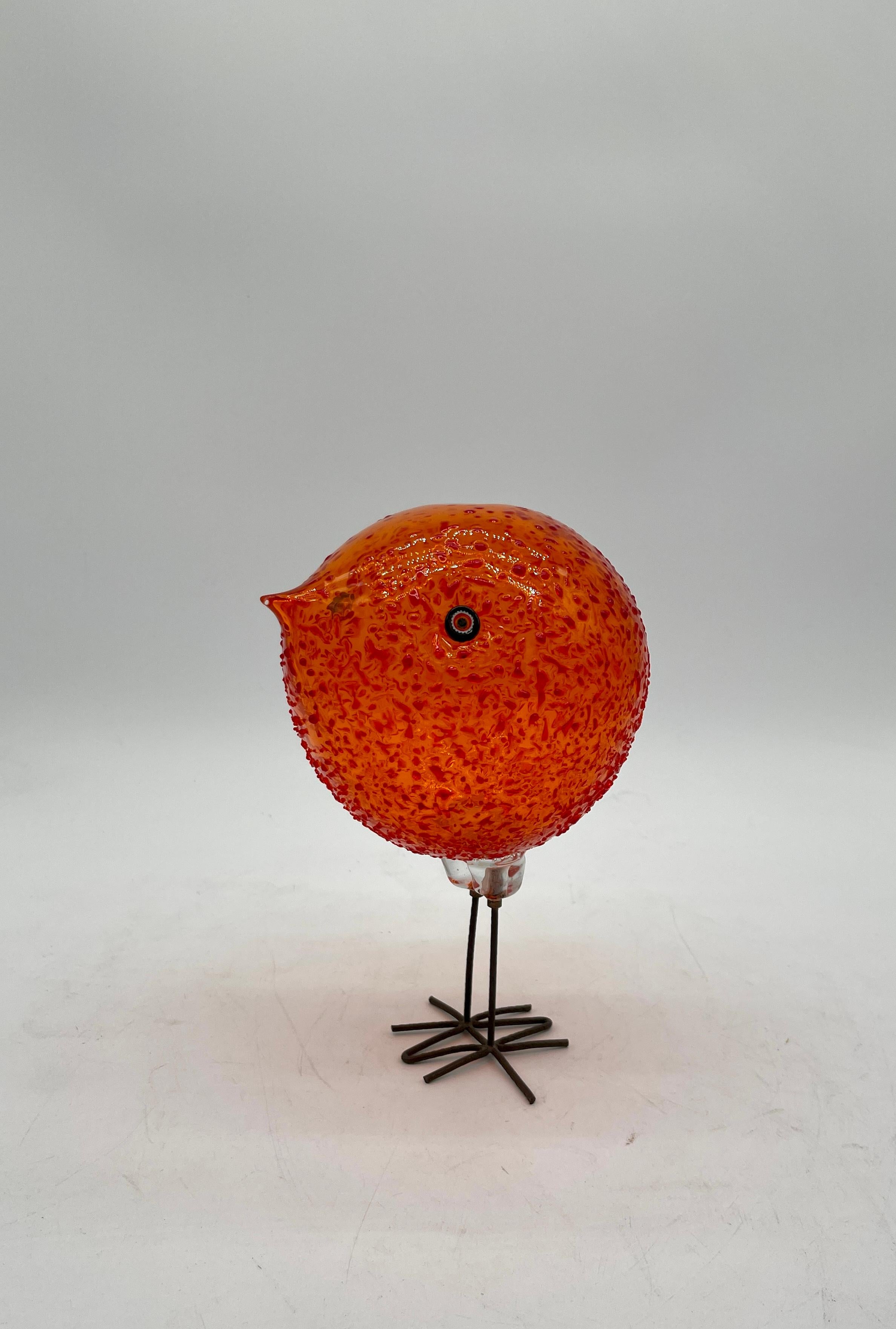 Great Alessandro Pianon for Vistosi Murano art glass bird. Iconic design.
Fine and good condition, free of any chips, cracks, or repairs
