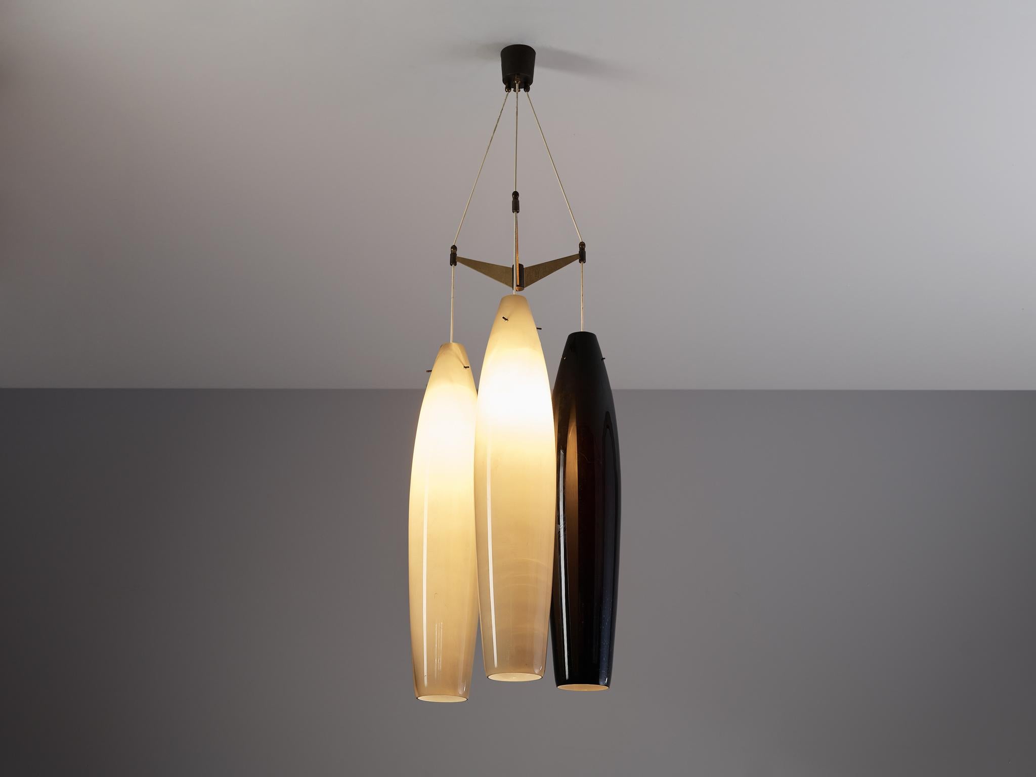 Alessandro Pianon for Vistosi, pendant, Murano glass, brass, Italy, 1960s

Stunning three-armed chandelier with blown murano glass pendants, two in beige and one in black, designed by Alessandro Pianon for Vistosi Murano. The three pendants are