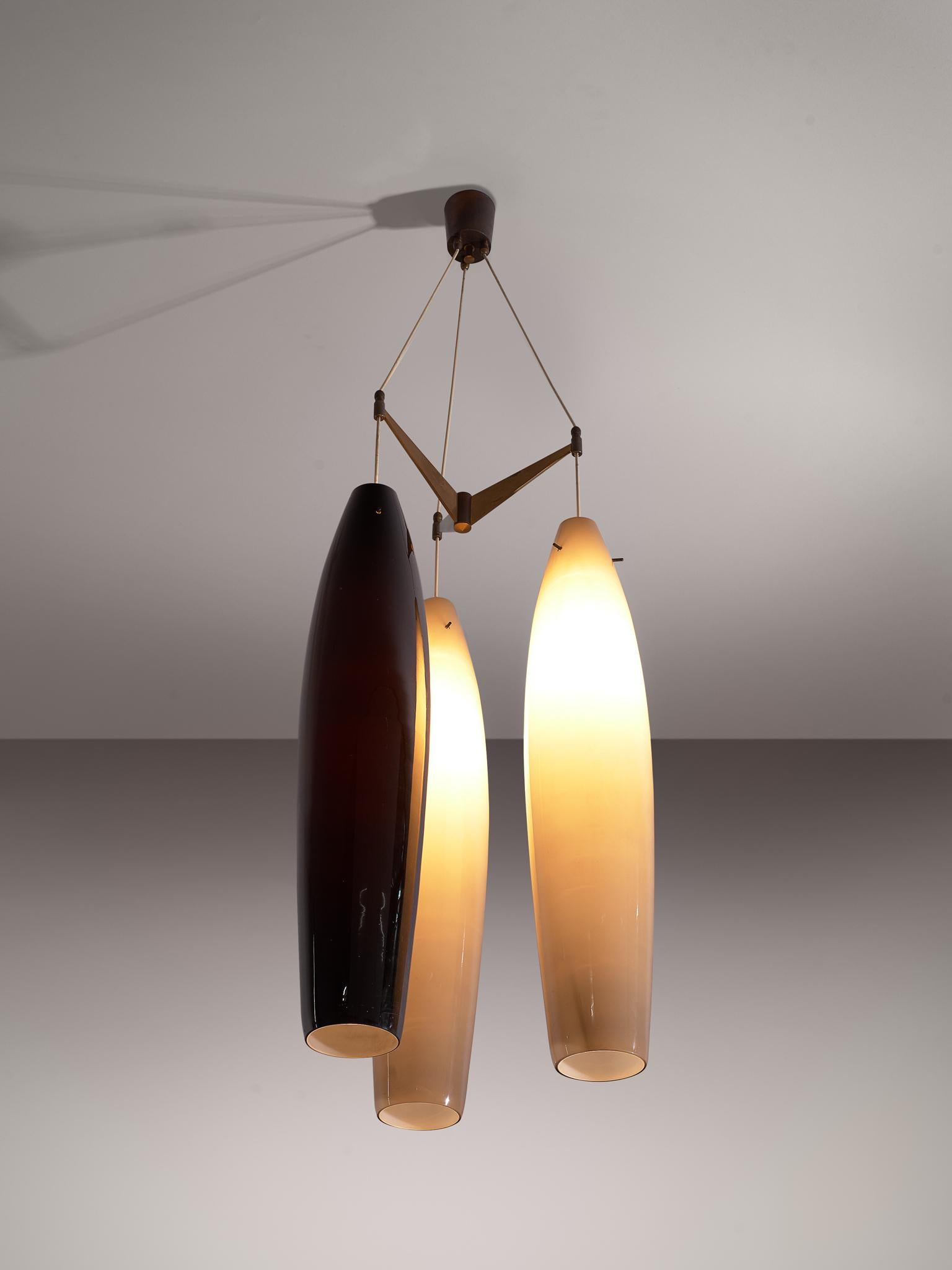 Alessandro Pianon for Vistosi Murano, pendant, glass and brass, Italy, 1960s

Stunning three-armed chandelier with blown glass pendants, two in beige and one in black, designed by Alessandro Pianon for Vistosi Murano. The three pendants are