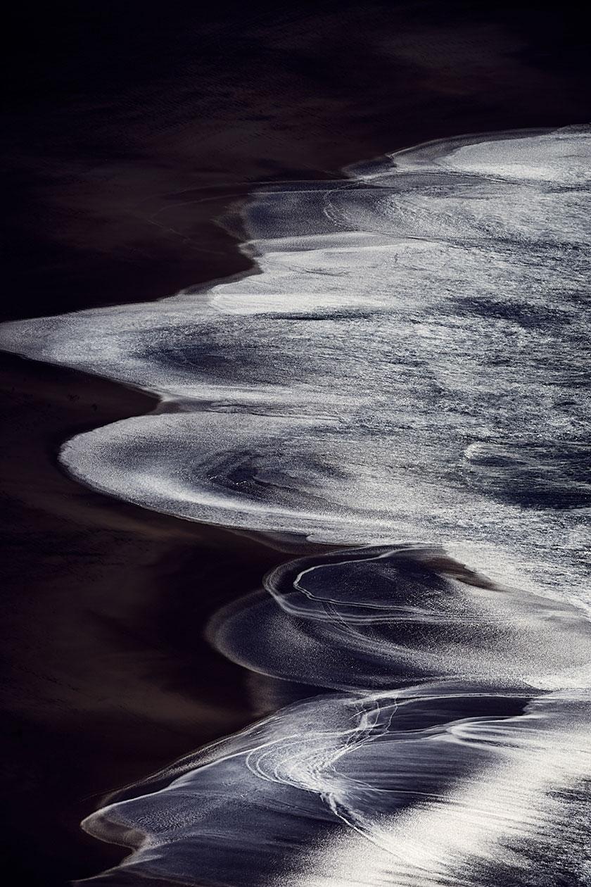 Alessandro Puccinelli Black and White Photograph – ALESSANDRO PUCCINELLI – Shorelines III (Fotografie in Schwarz-Weiß)
