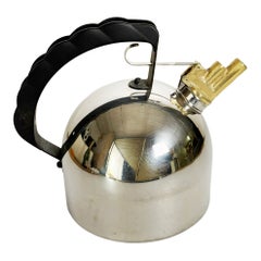Hervidor Alessi 9091, diseño de Richard Sapper, Italia, 1983
