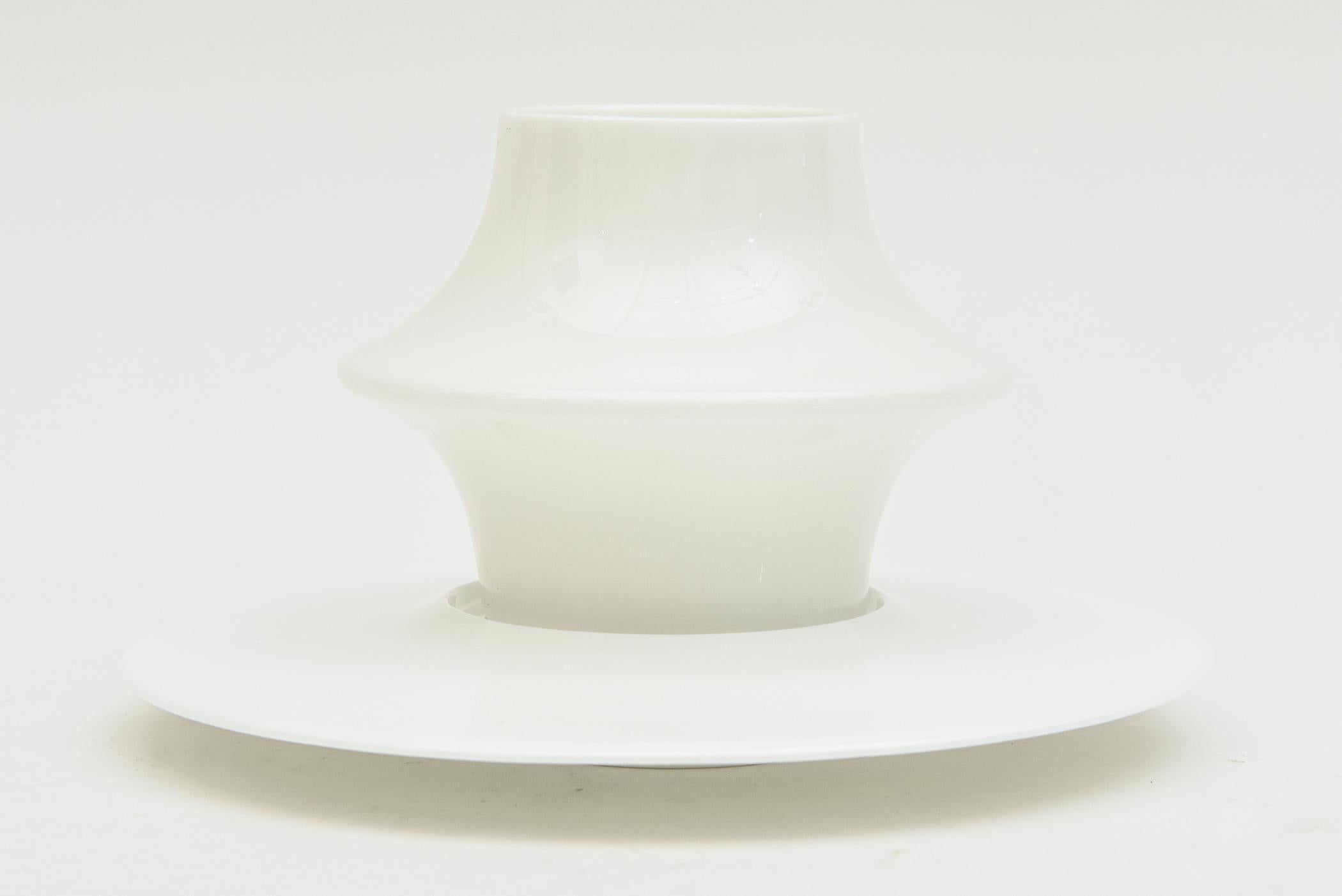 Alessi Bone China Tom Kovac Modernist Sculptural Expresso Cups with Saucers S/7 In Good Condition In North Miami, FL